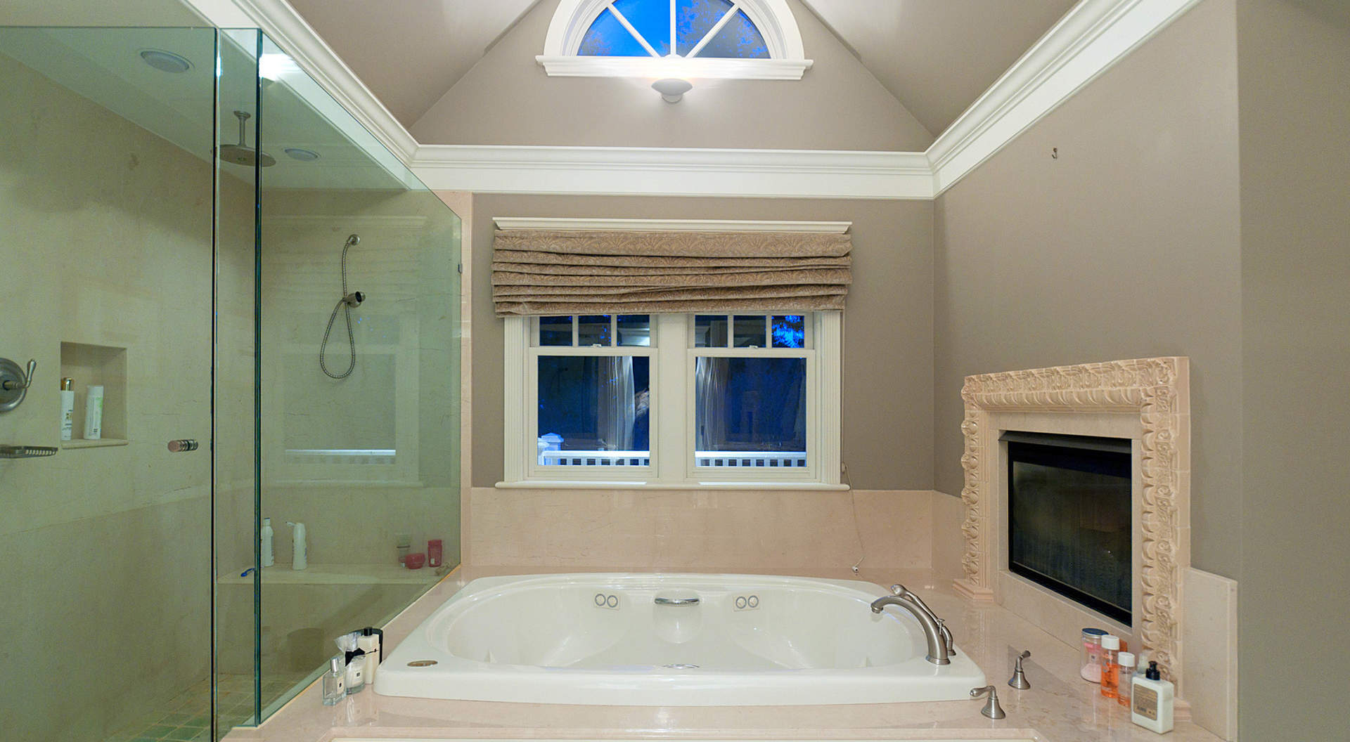 Gorgeous Master Ensuite with Fireplace