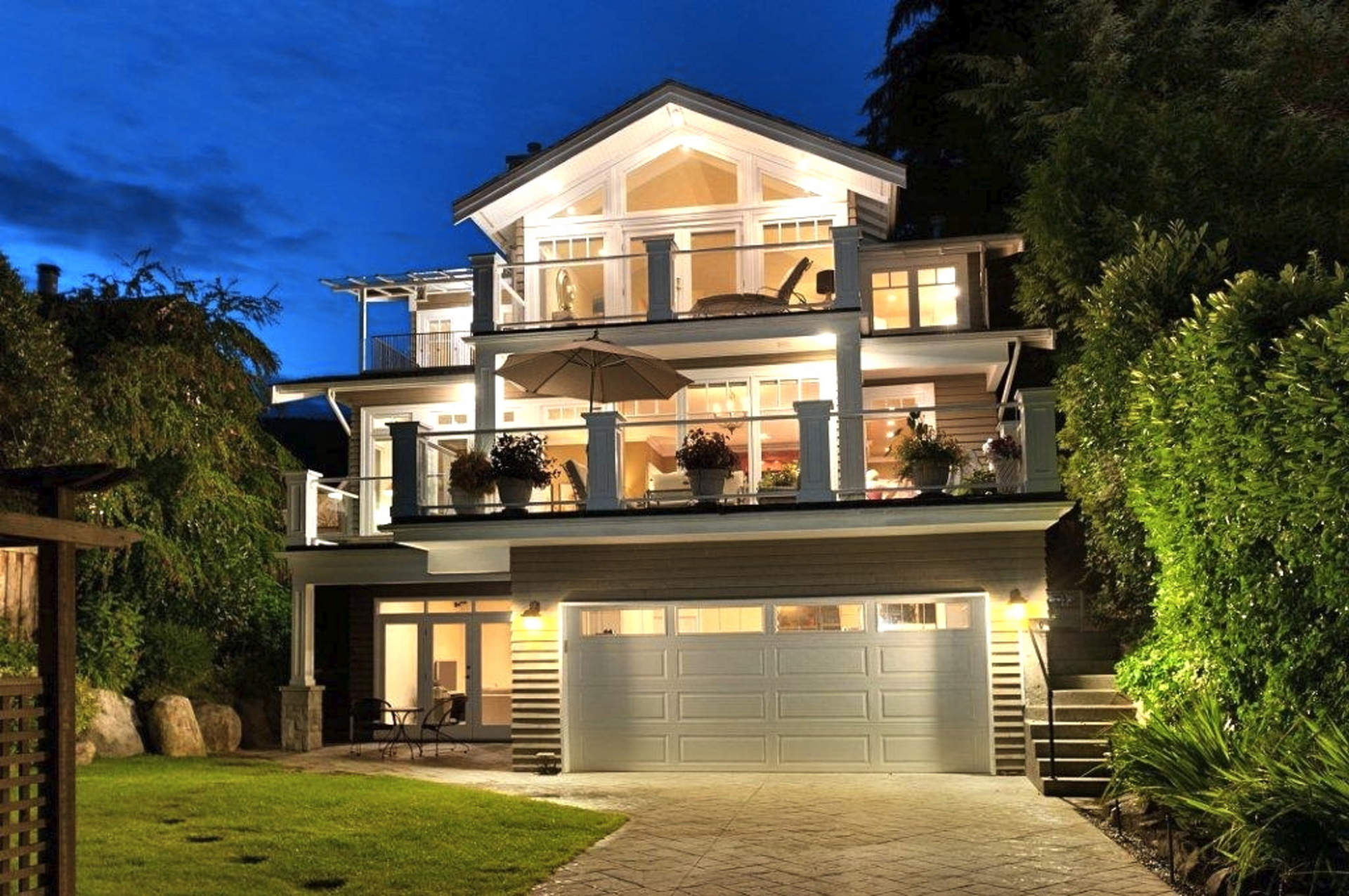 A GORGEOUS NEWER FAMILY RESIDENCE IN AMBLESIDE