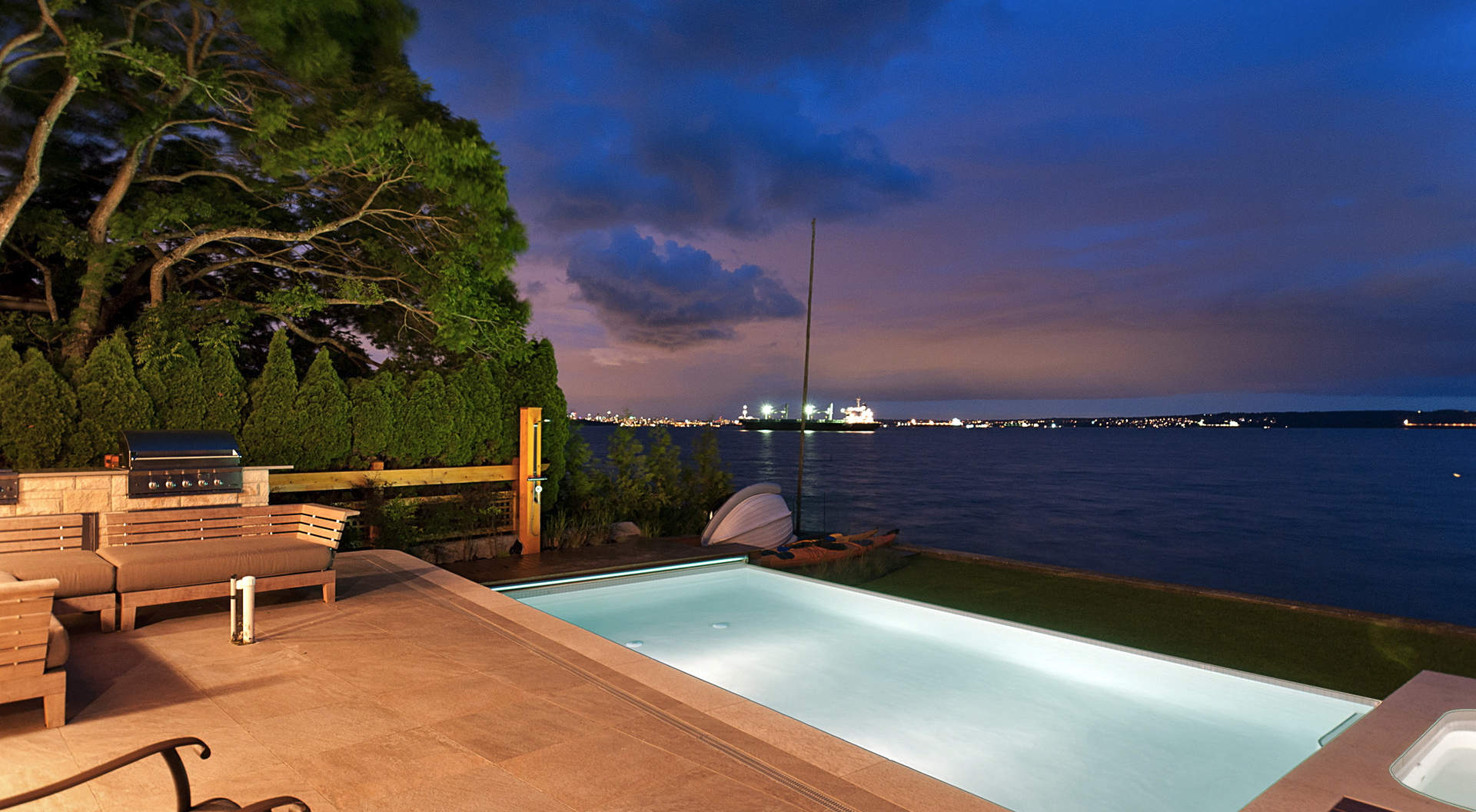 Terraza climatizada fabuloso y piscina exterior con jacuzzi burbujeante