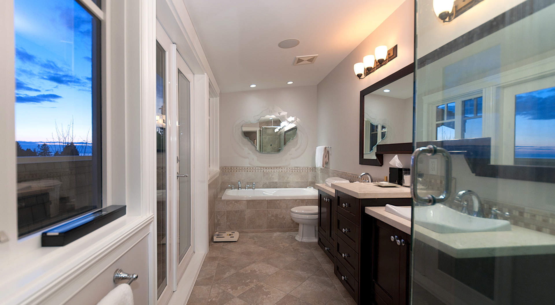 Sensational Master Ensuite with Soaker Tub and Walk-in Shower
