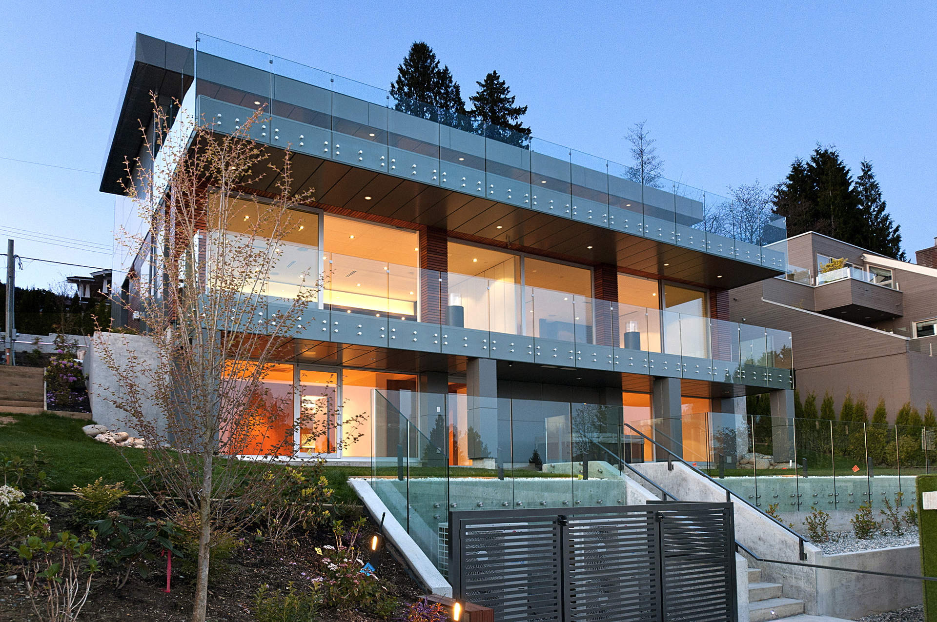 Nueva residencia contemporánea con Oceanviews Espectaculares presentado recientemente en "Design Bureau"!