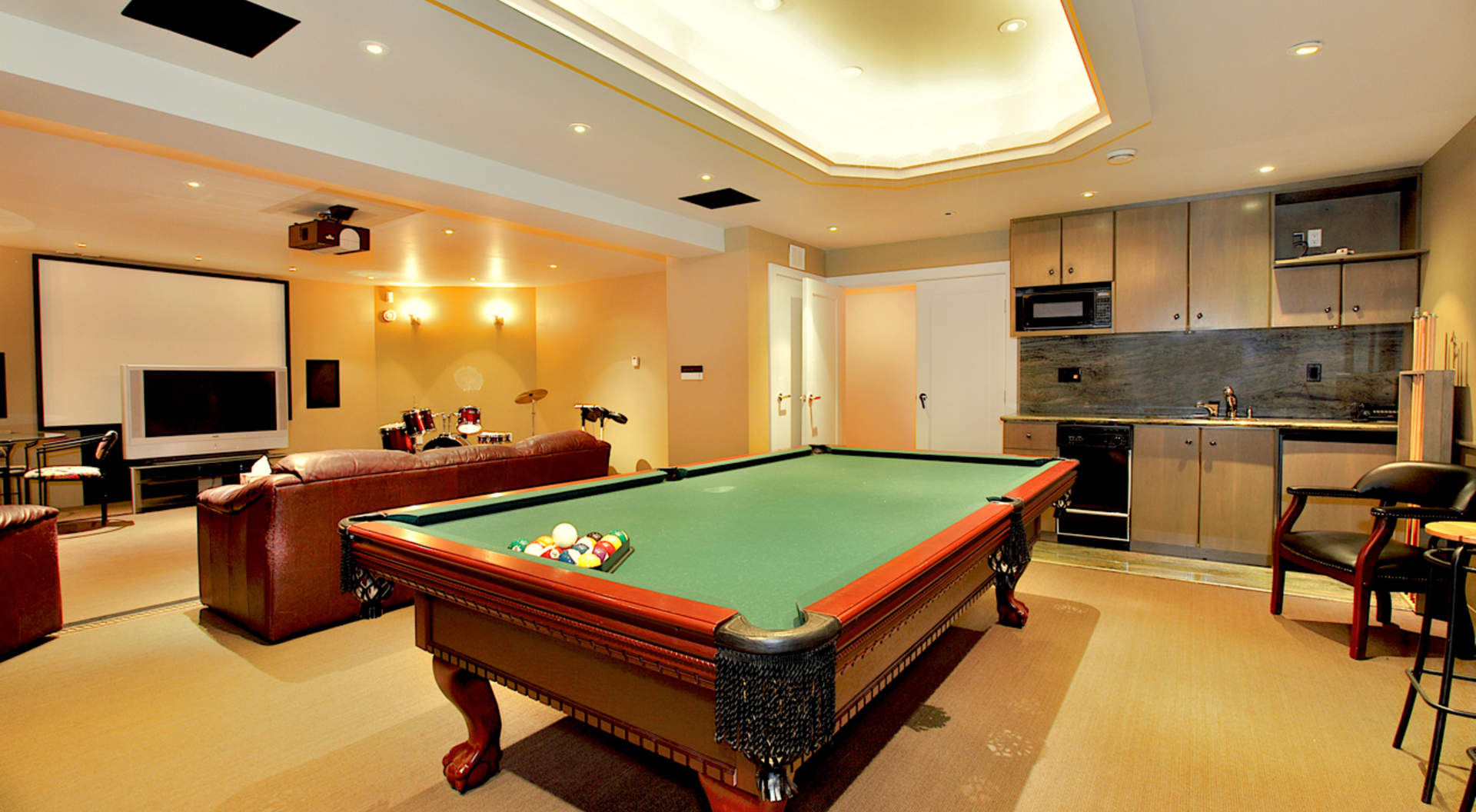 Billiard Room with Wet Bar