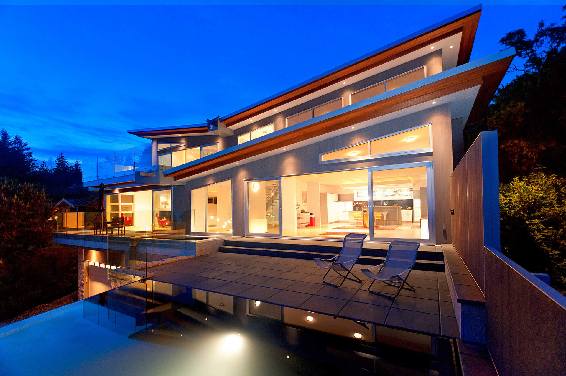 Spectacular Contemporary View Residence en West Bay!