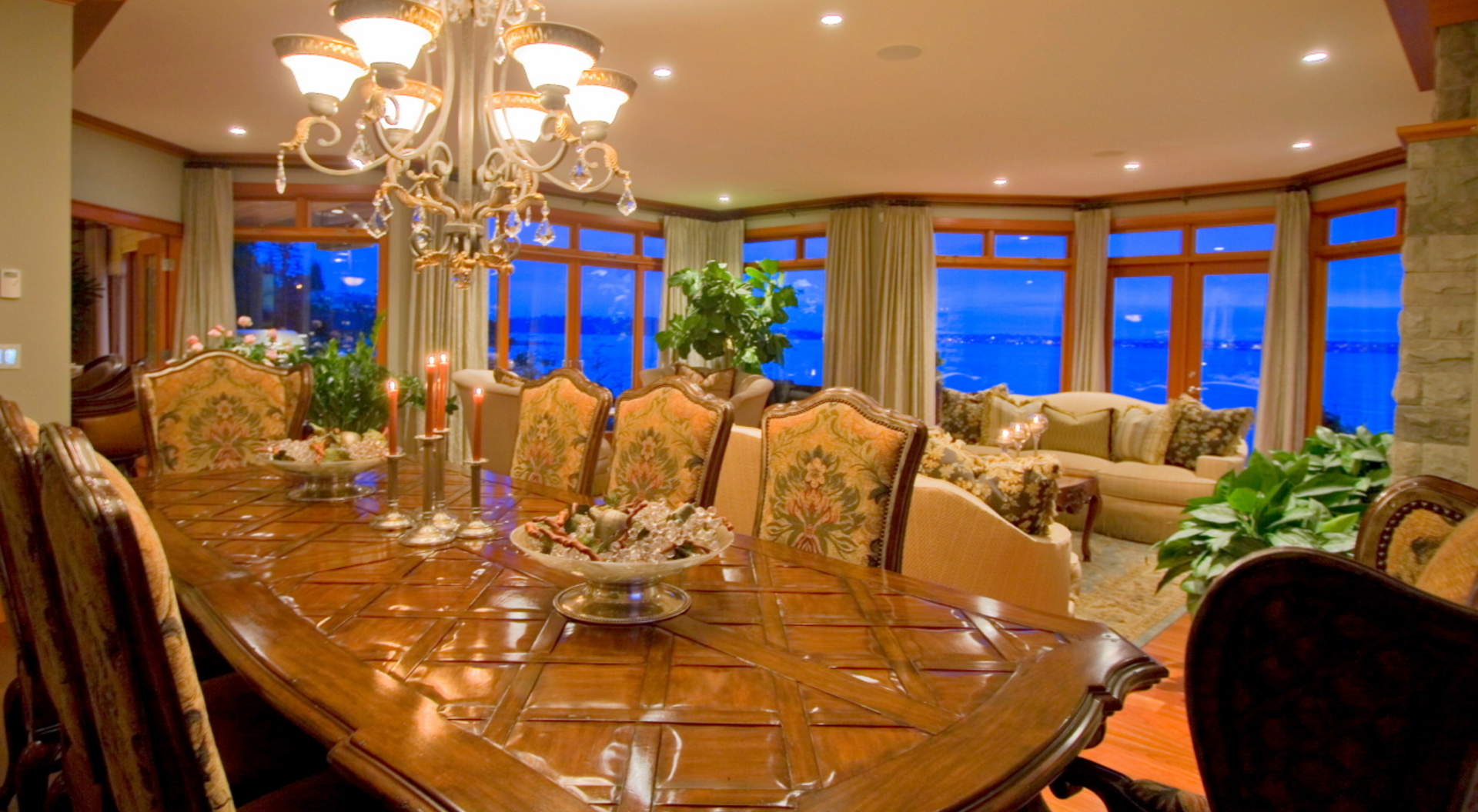 Large Entertainment Sized Dining Room