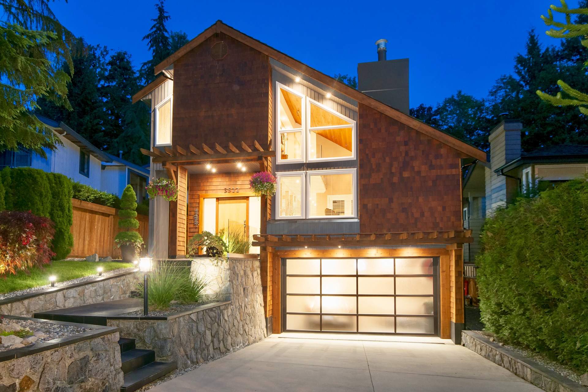 Gorgeous Newly Remodeled Contemporary Residence in Grouse Woods