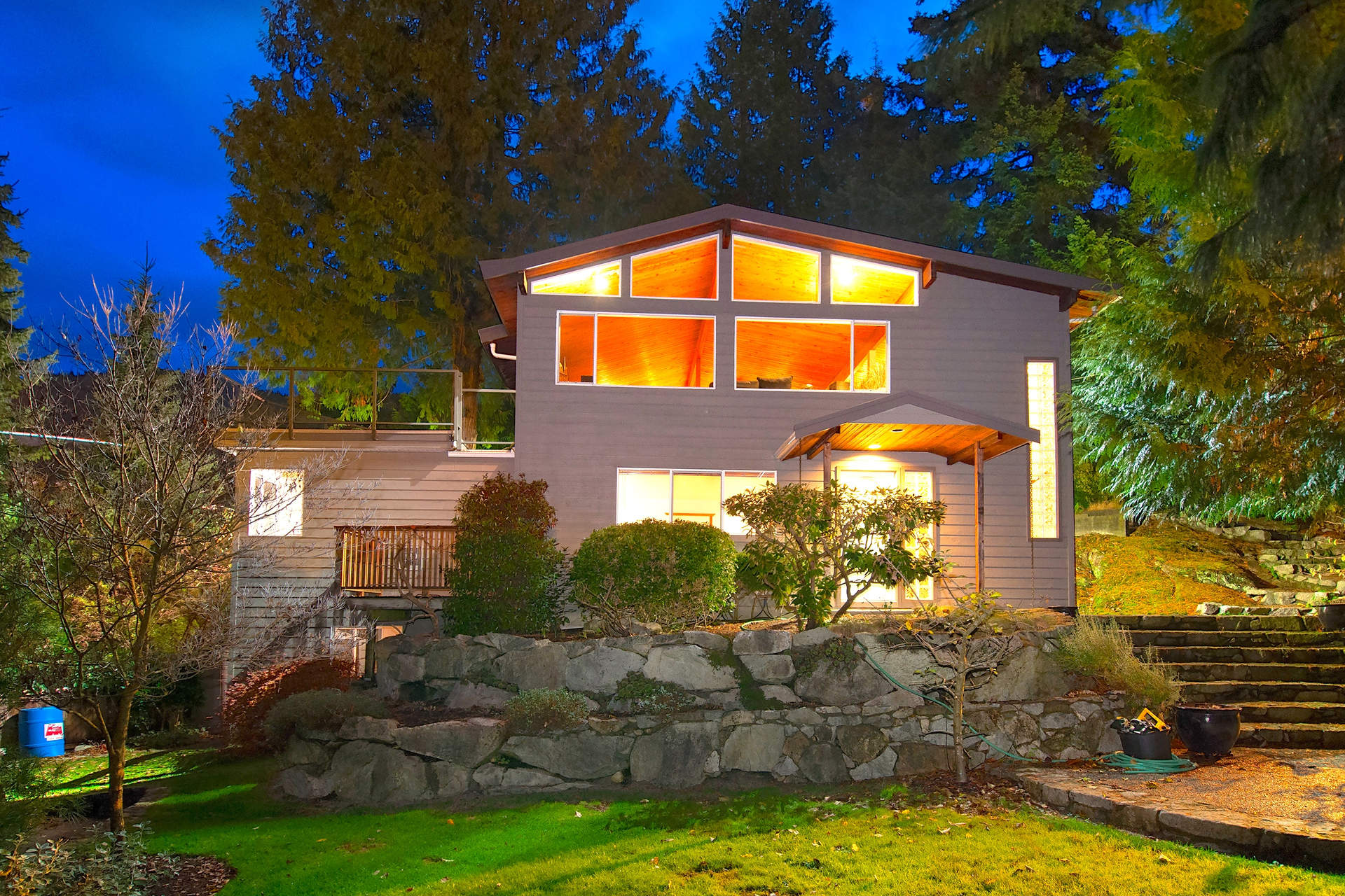 A Gorgeous Remodeled Contemporary with Smashing Views!