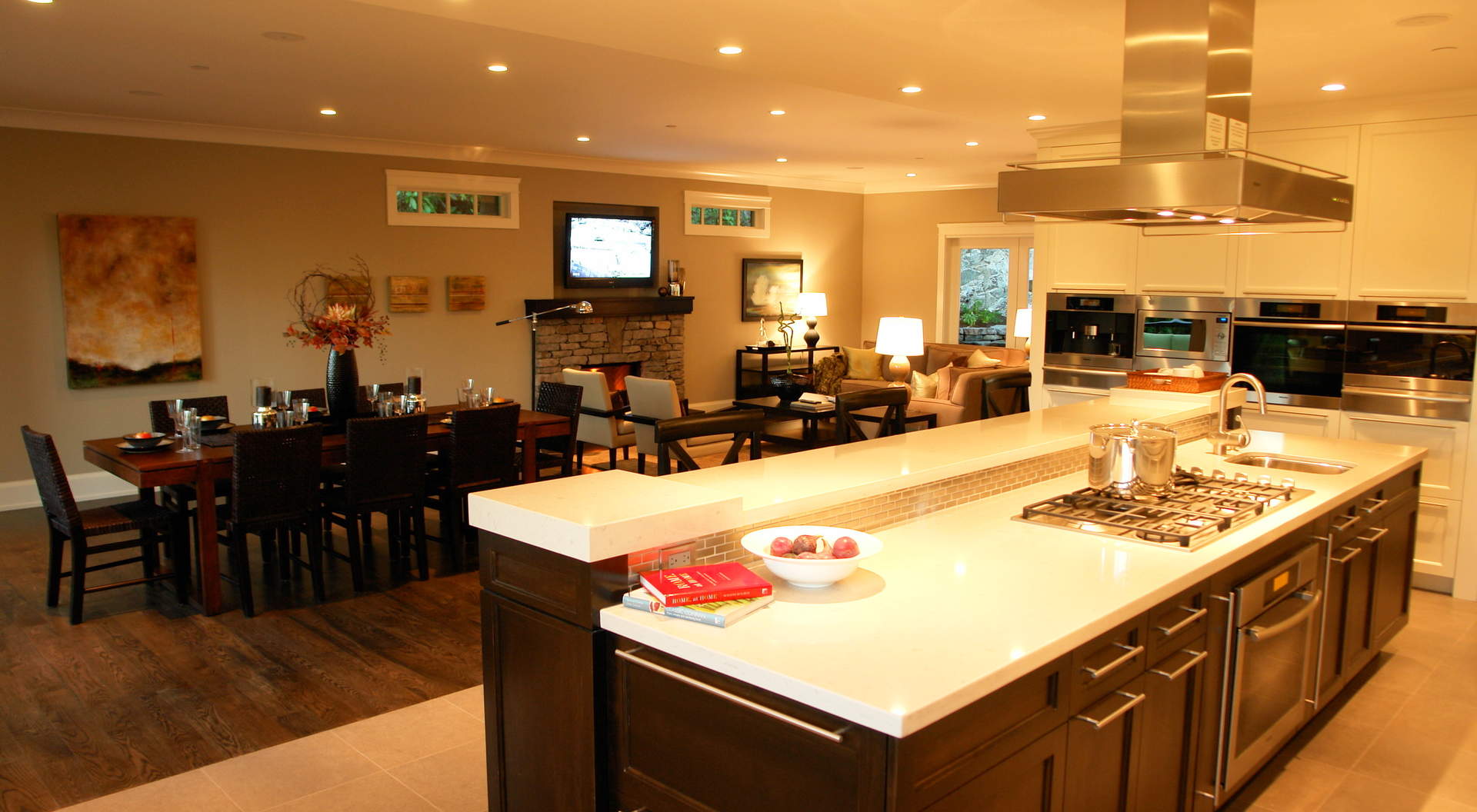 Spectacular Kitchen with Eating Area and Adjacent Family Room