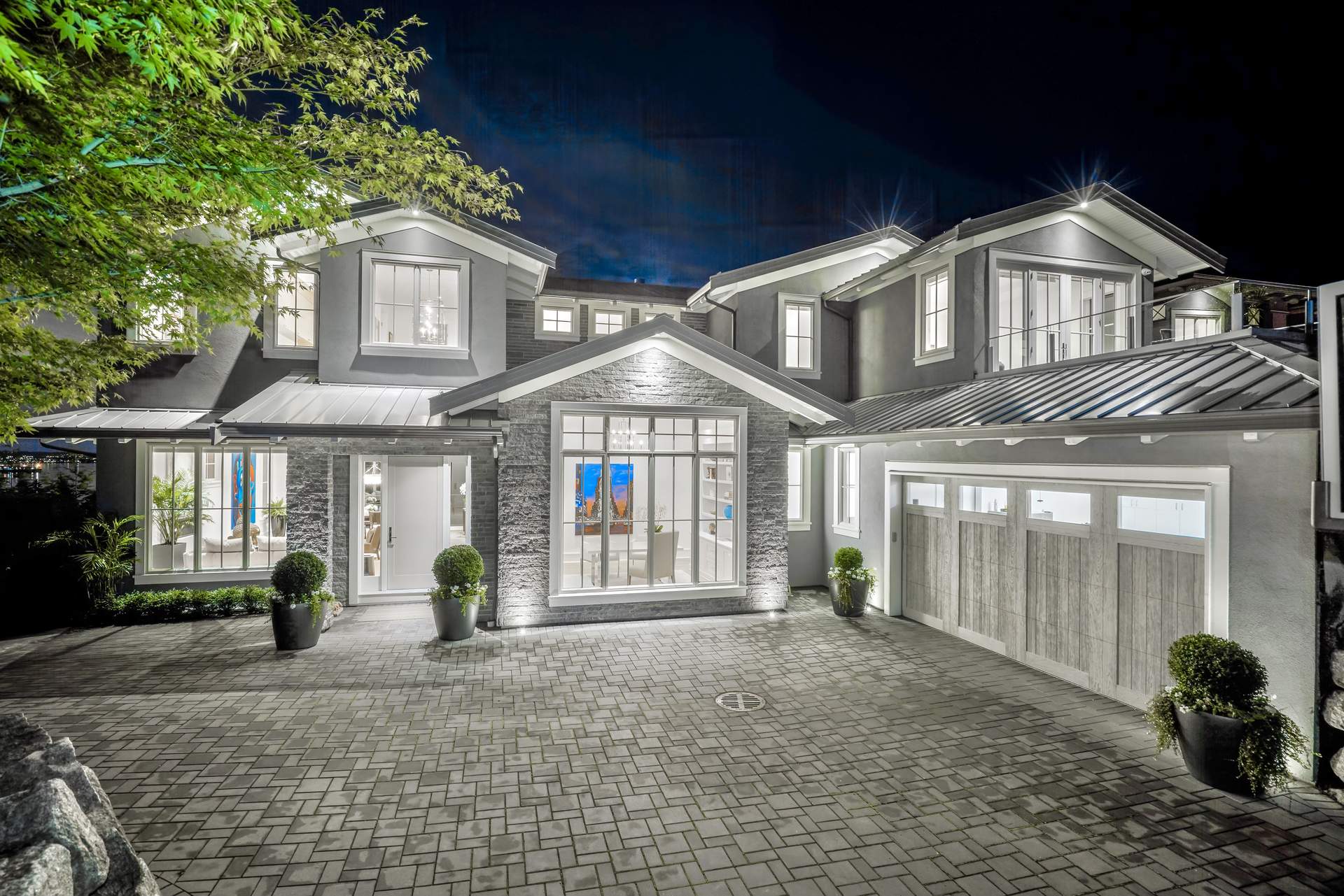 Westmount Luxury With Ocean Views!