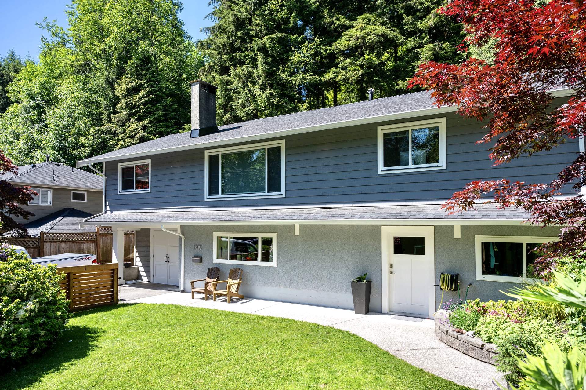 Spectacular Remodelled Family Residence in Westlynn!