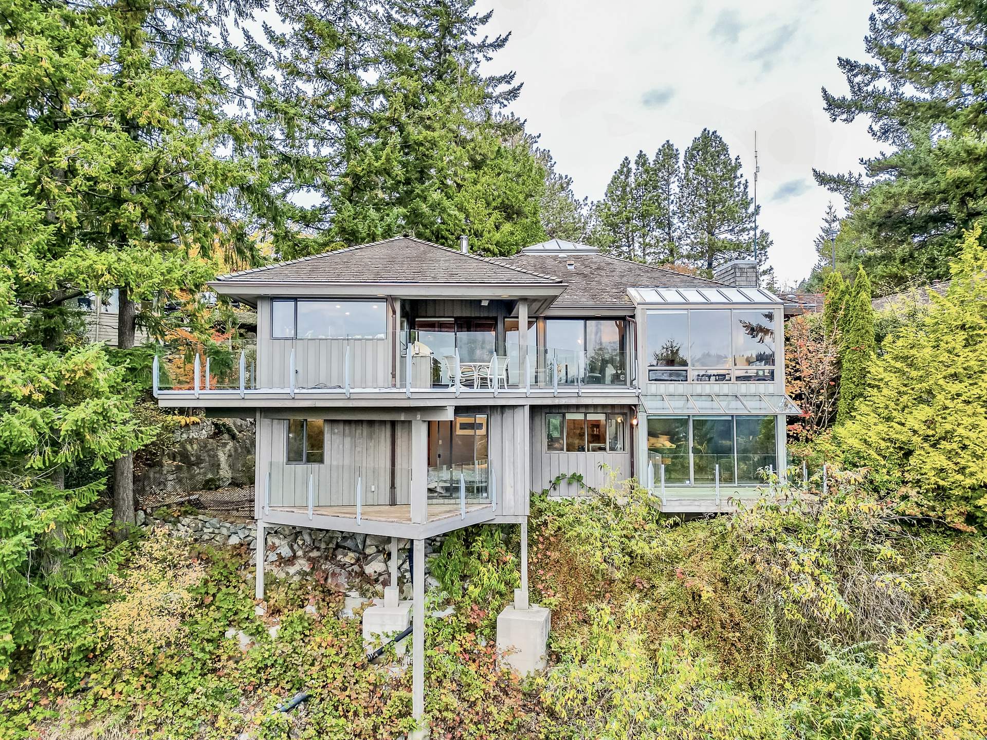 Eagleridge completely renovated home overlooking stunning Ocean & island views!  
