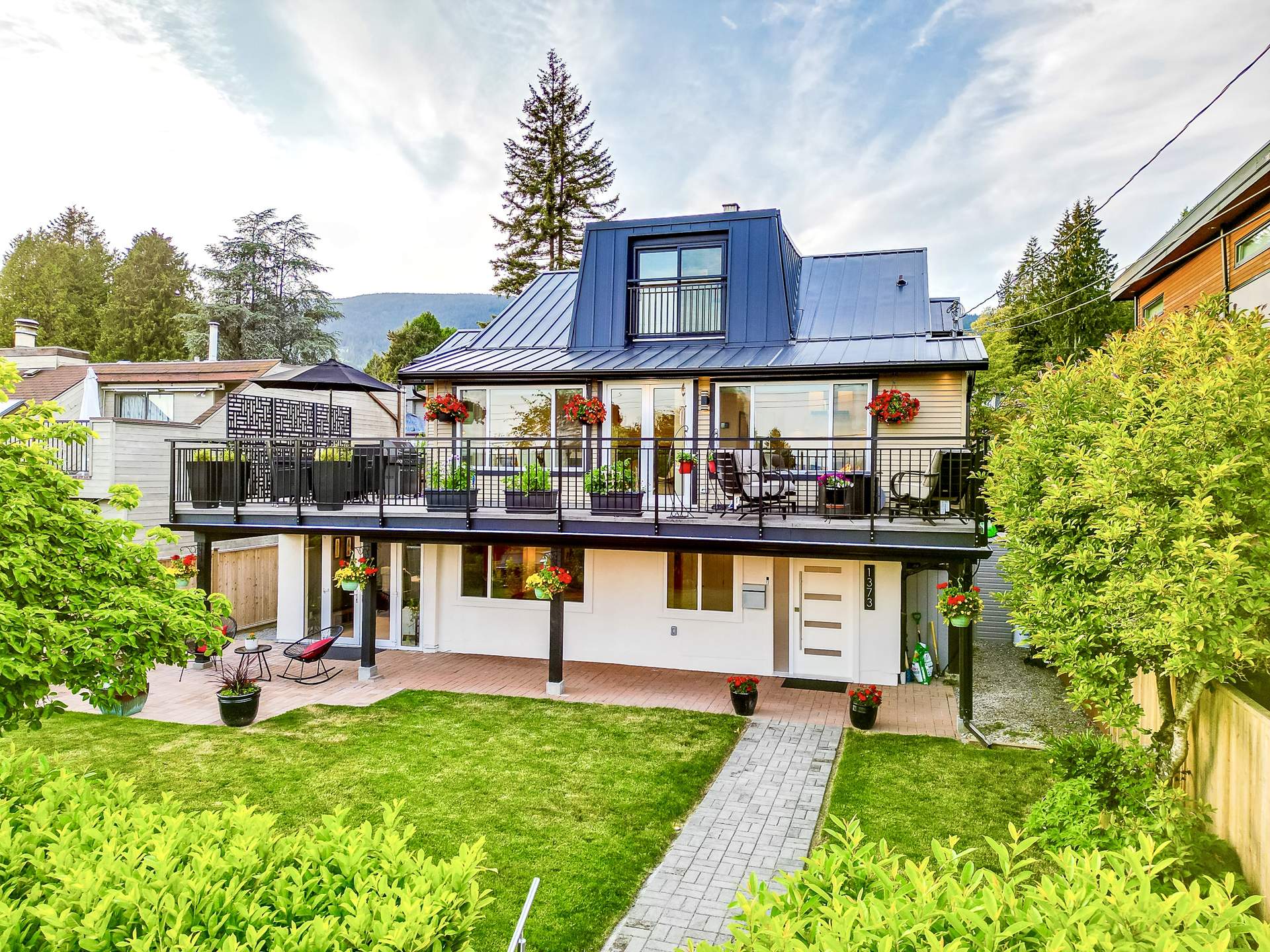 SPECTACULAR AMBLESIDE RESIDENCE SUBSTANTIALLY RECONSTRUCTED WITH BRILLIANT OCEAN VIEWS