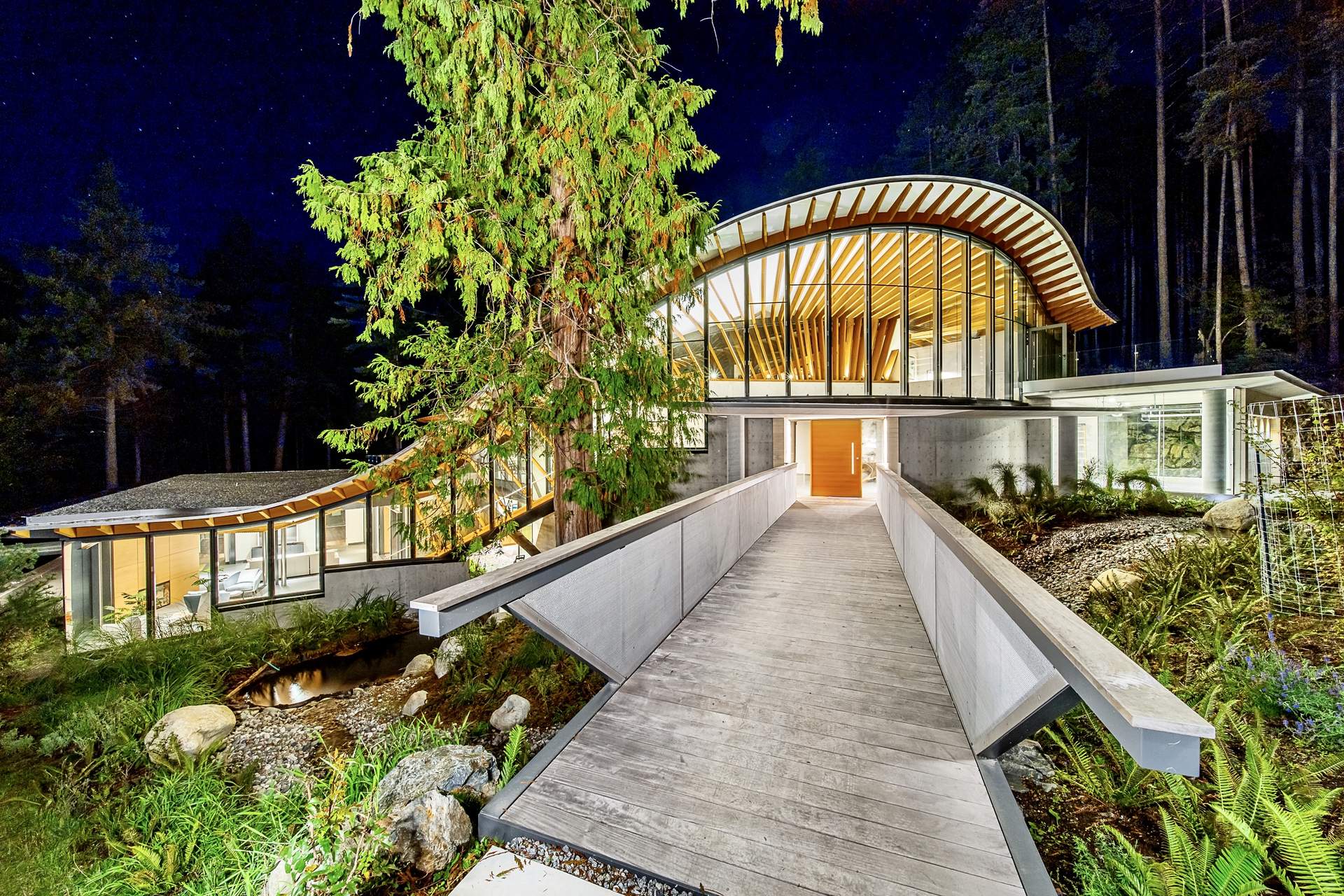 A Sculptural Masterpiece on Bowen Island