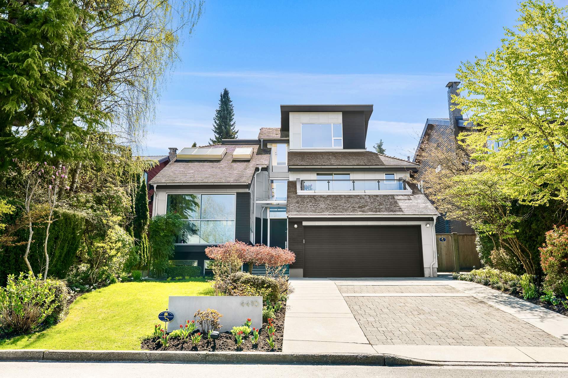 Spectacular Remodelled Residence in Vancouver’s Prestigious Point Grey