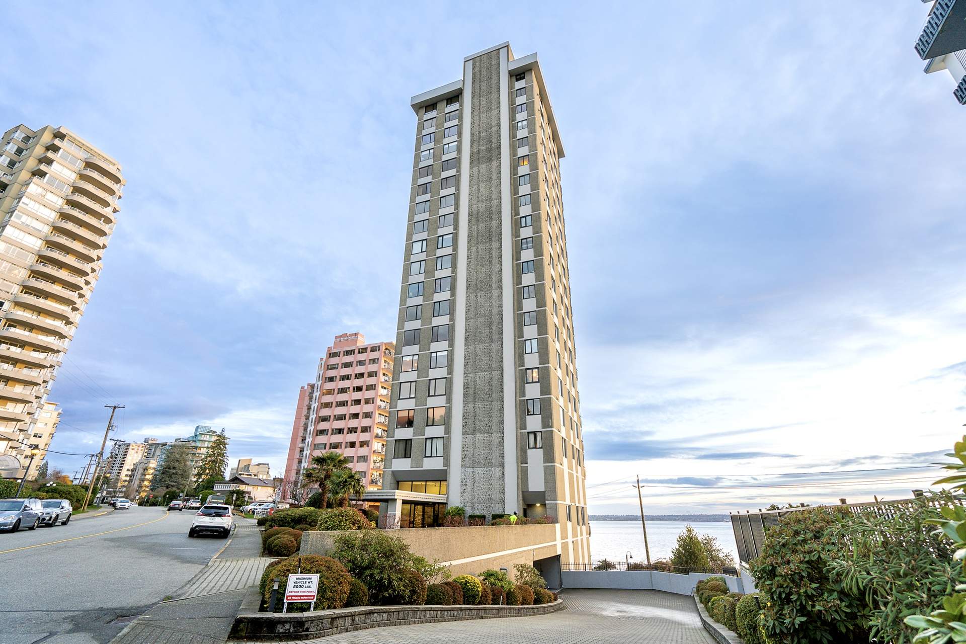 BELLEVUE TERRACE – WATERFRONT – ONE SUITE PER FLOOR