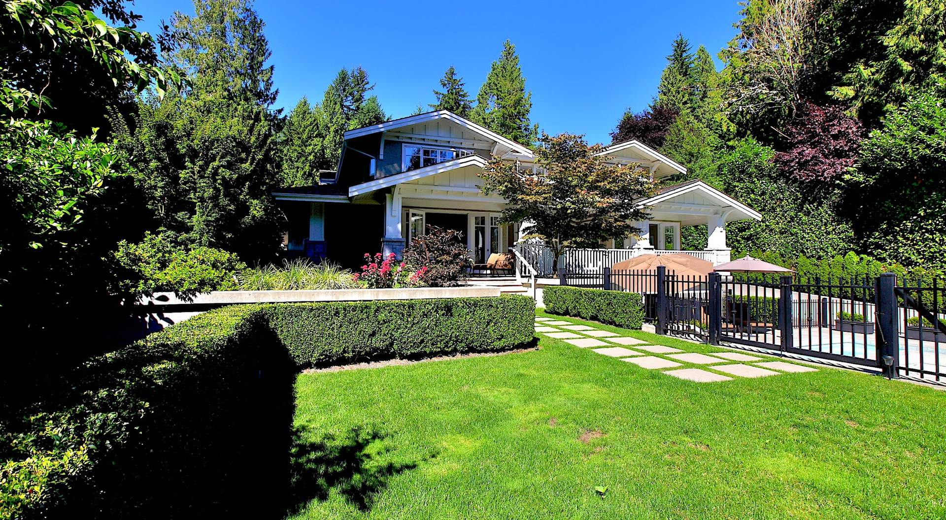 Gorgeous Sunfilled Yard