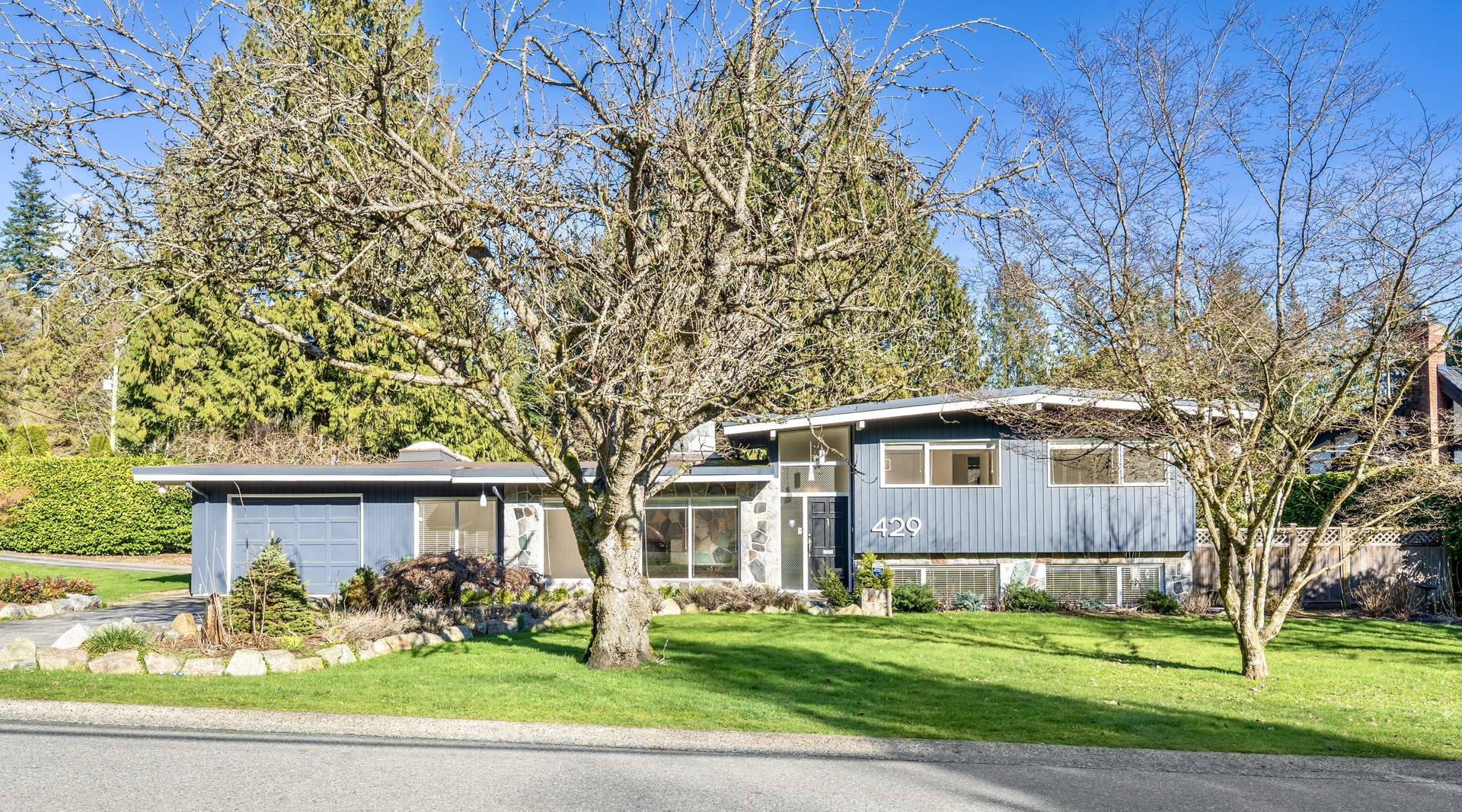 EXQUISITE SPLIT-LEVEL IN CEDARDALE WITH TIMELESS CHARM