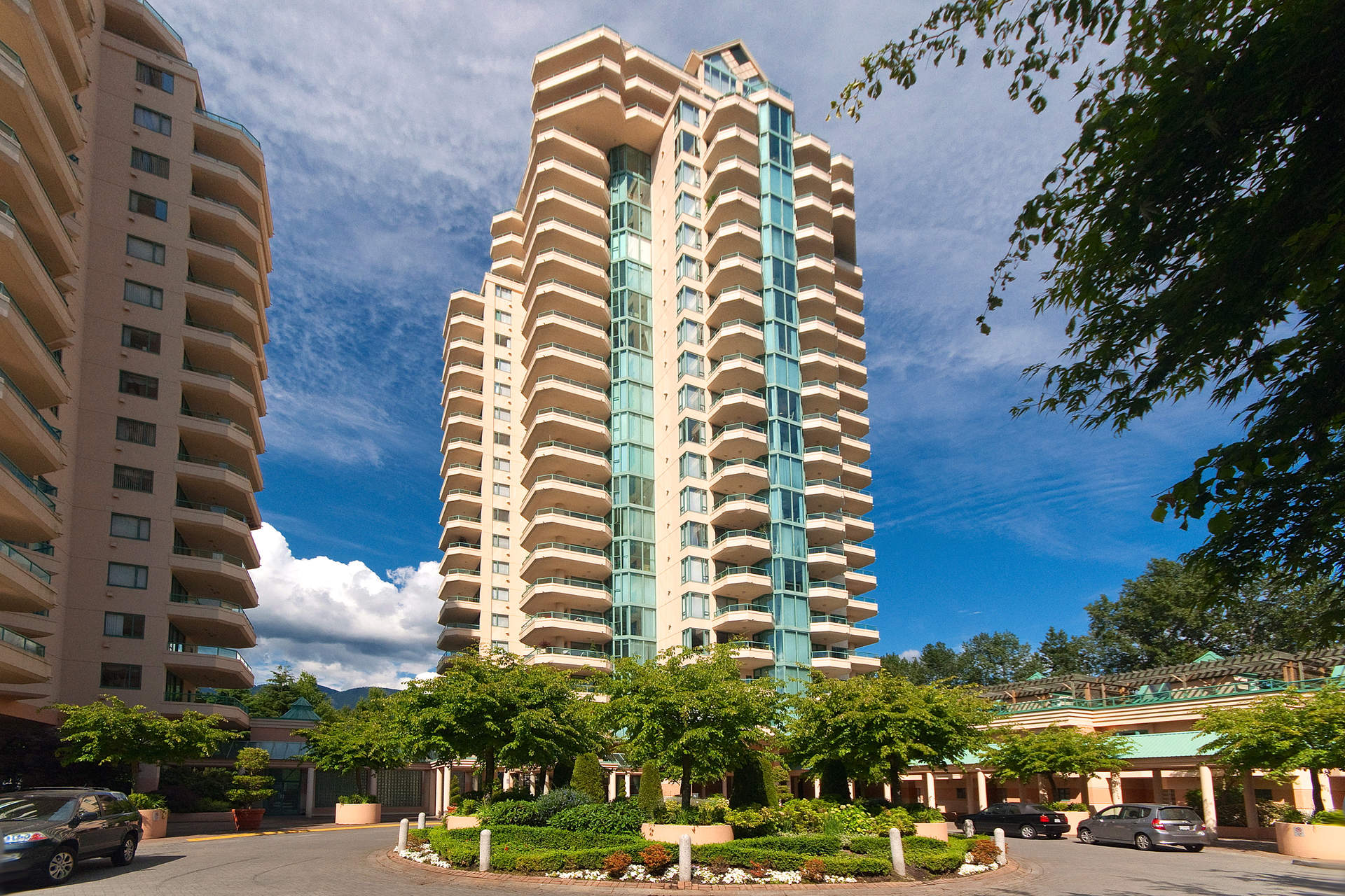 24B 338 Taylor Way West Vancouver Homes and Real Estate BC, Canada