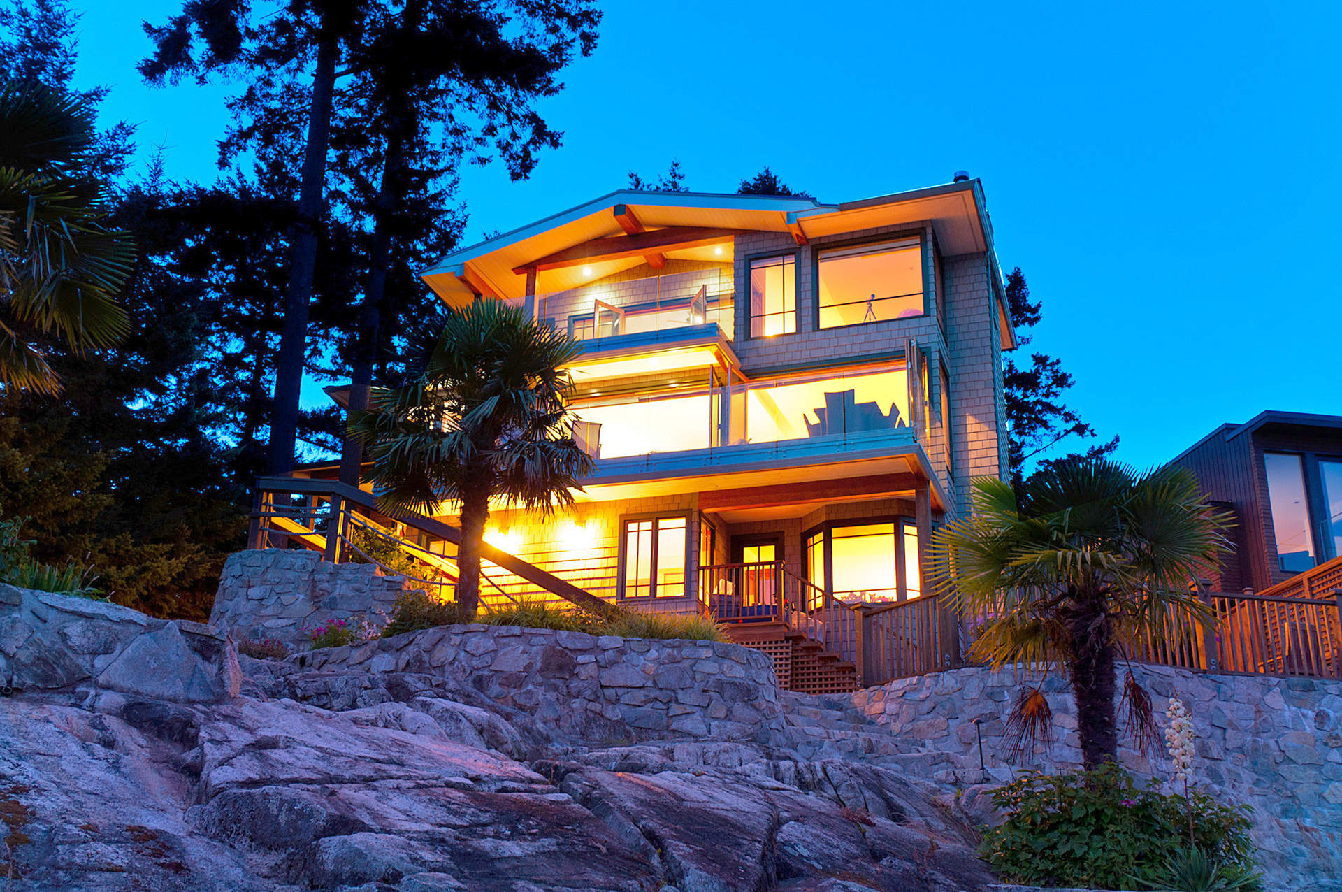 Spectacular Waterfront Residence on Eagle Island!