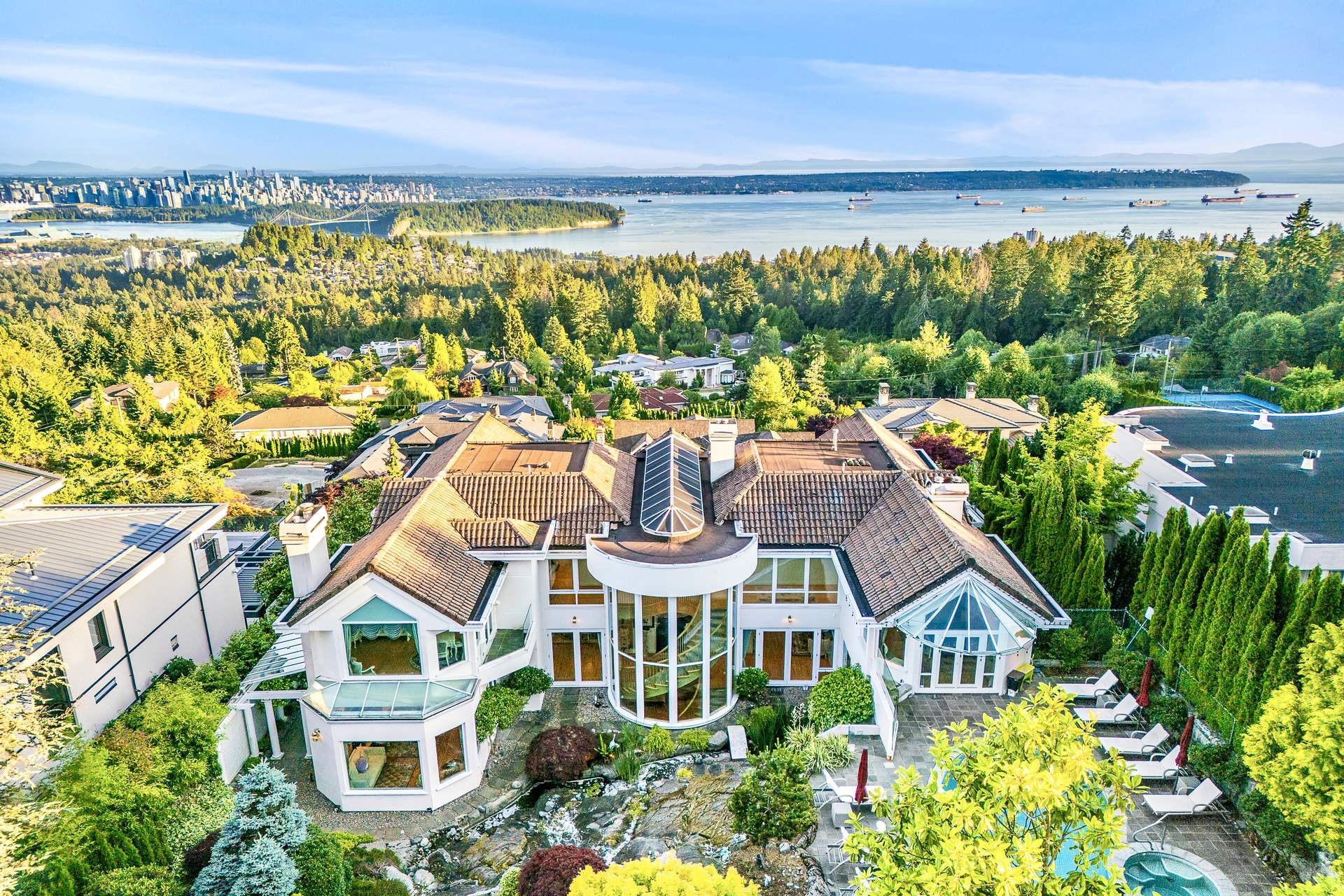 World-Class Estate on King Georges Way