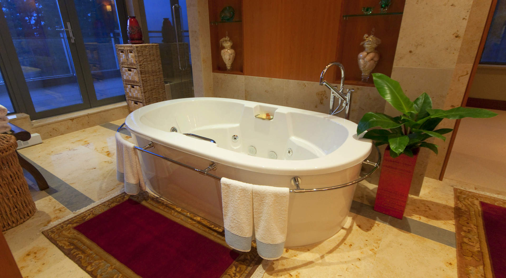 Master Ensuite - Jetted Soaker Tub