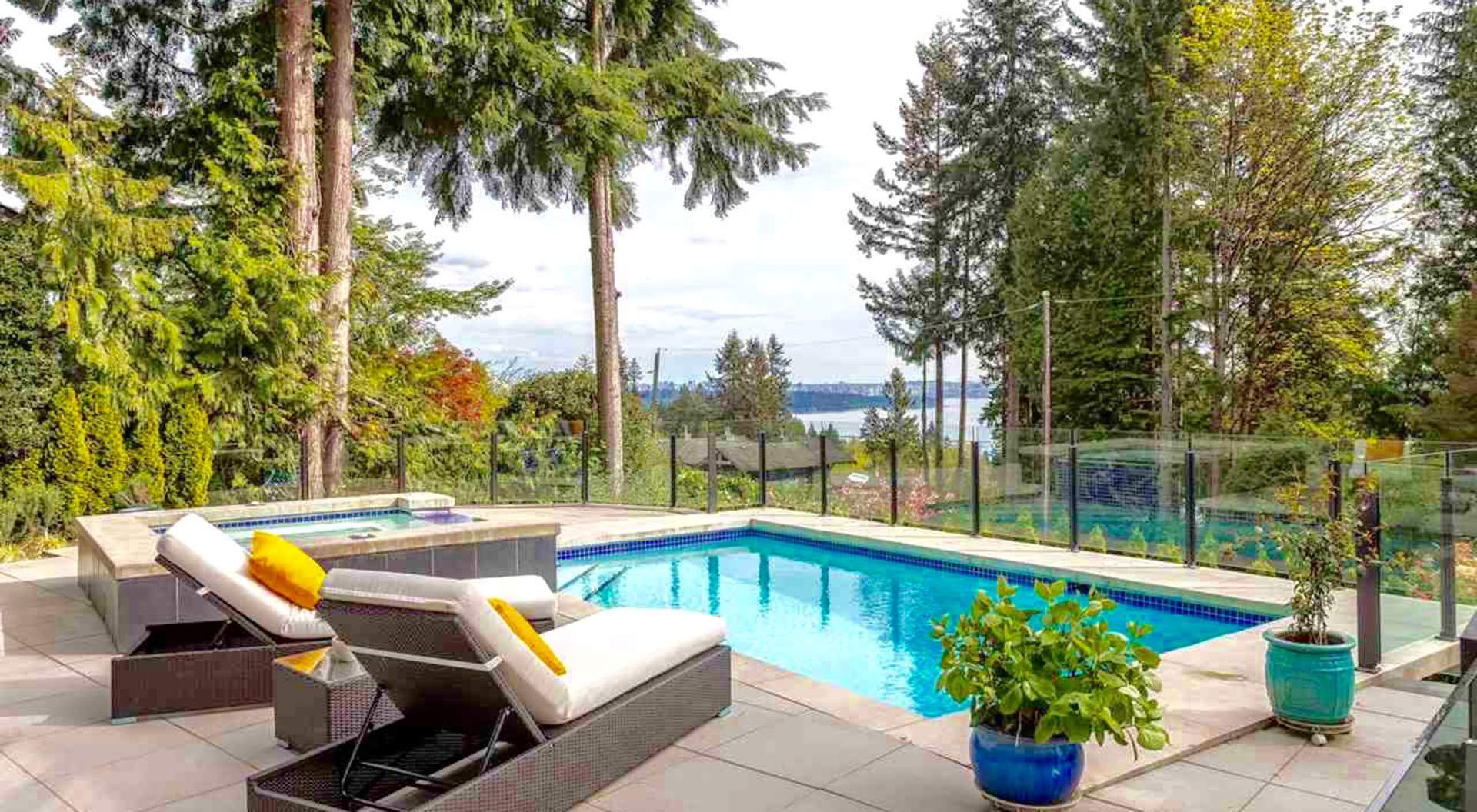 2951 Altamont Crecent - Viviendas y Bienes Raíces en West Vancouver