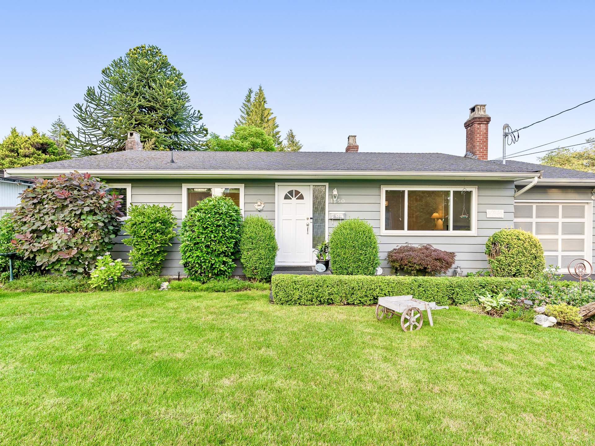 Sunlit Sanctuary in North Vancouver’s Coveted Blueridge Neighbourhood
