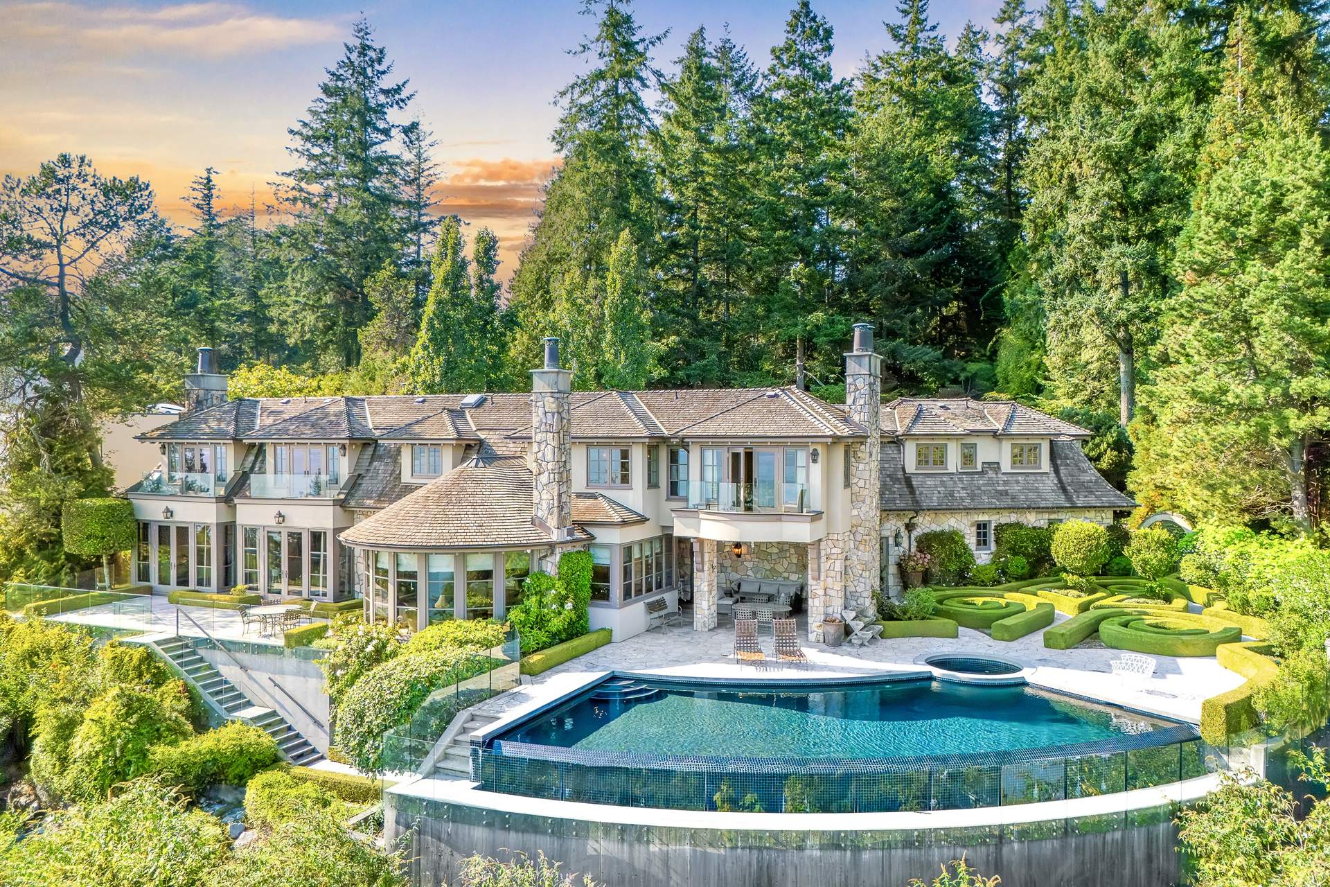 SPECTACULAR WEST VANCOUVER OCEAN VIEW ESTATE!
