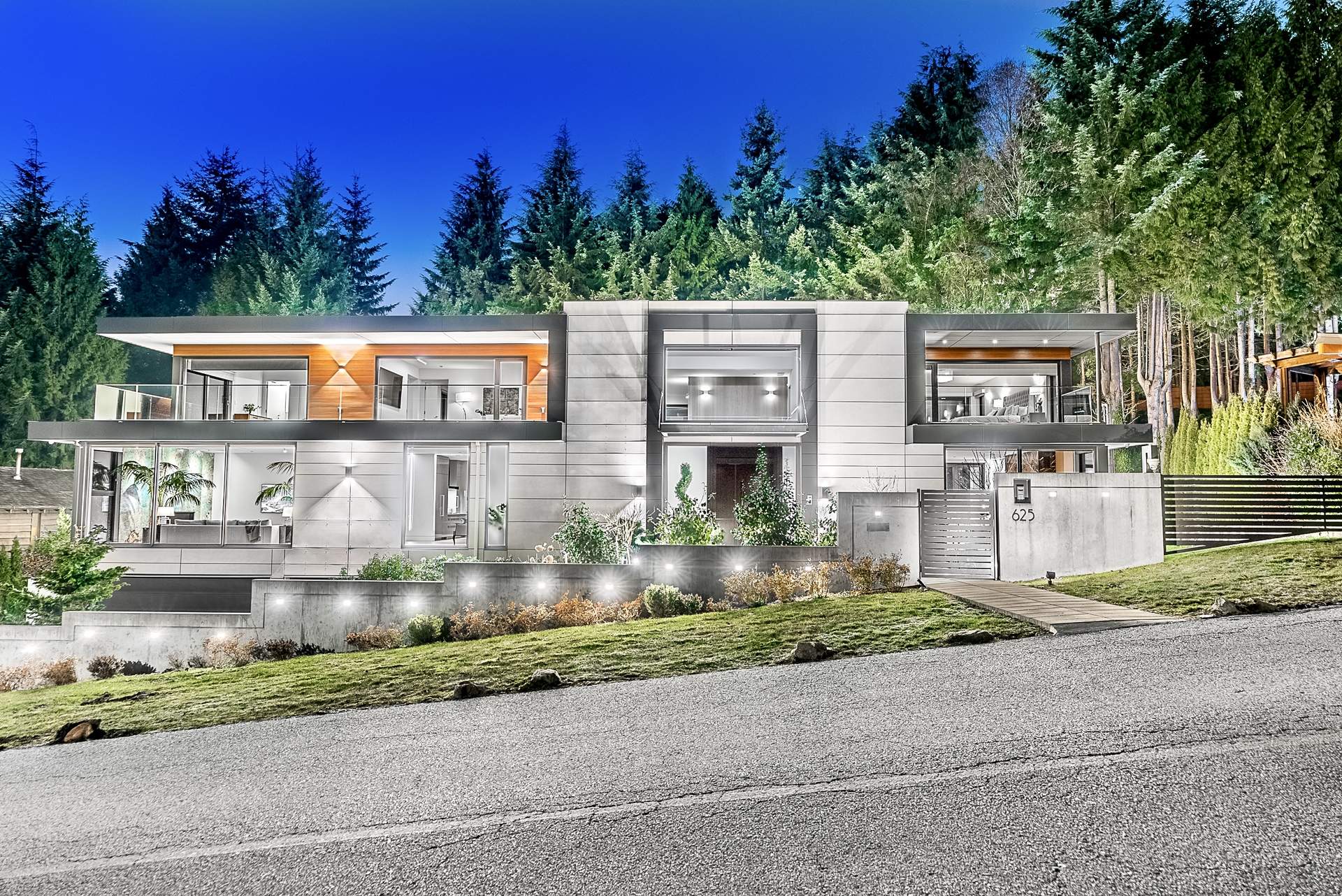 Spectacular New Contemporary Family Residence with City & Mountain Views
