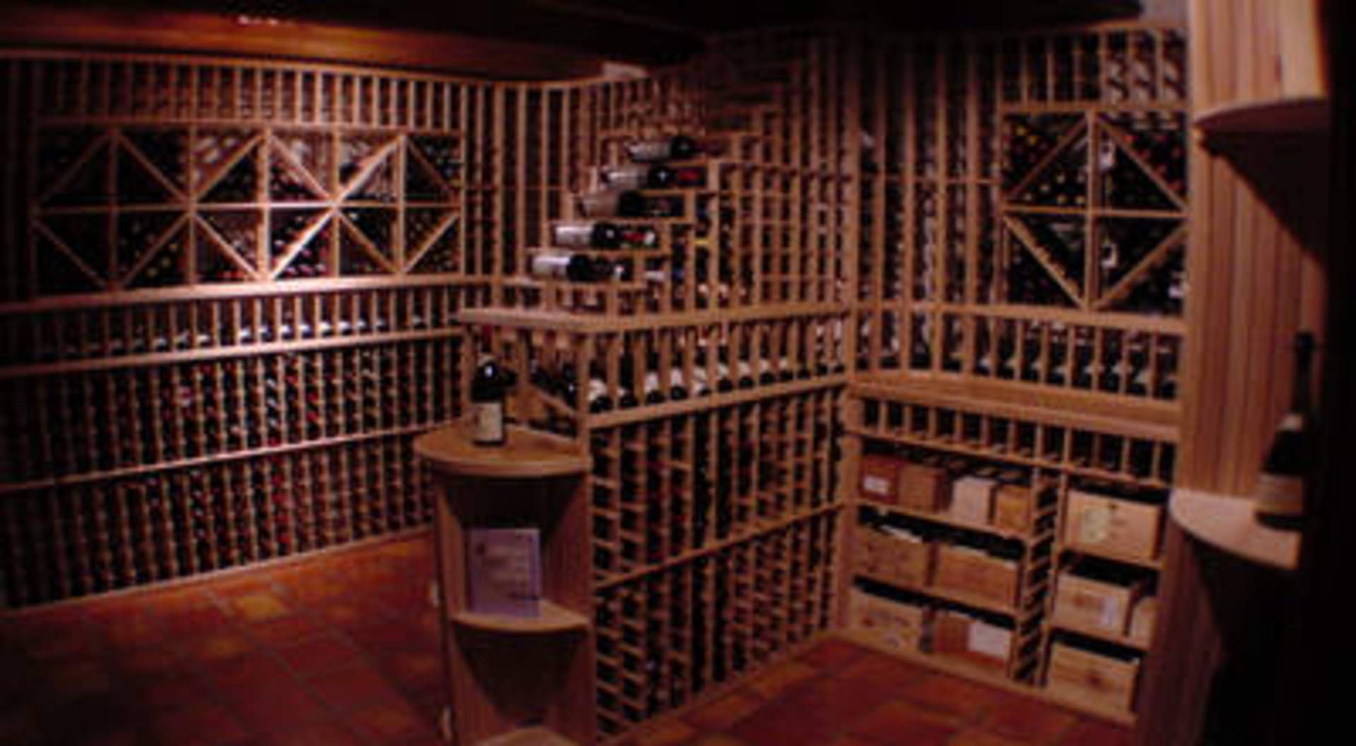 1800 +瓶葡萄酒的地窖