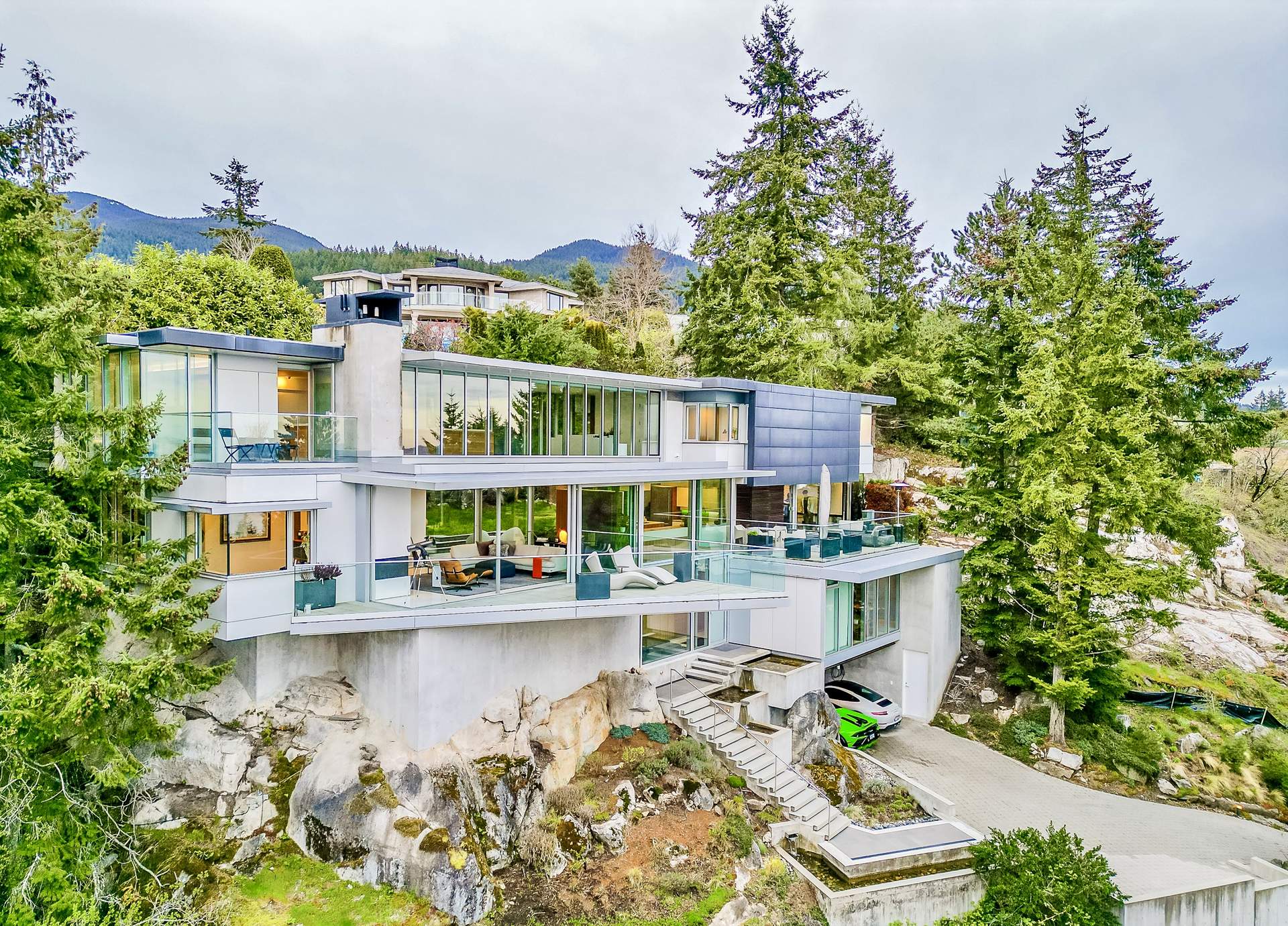 Un espectacular contemporáneo en Rockridge con magníficas vistas al mar!