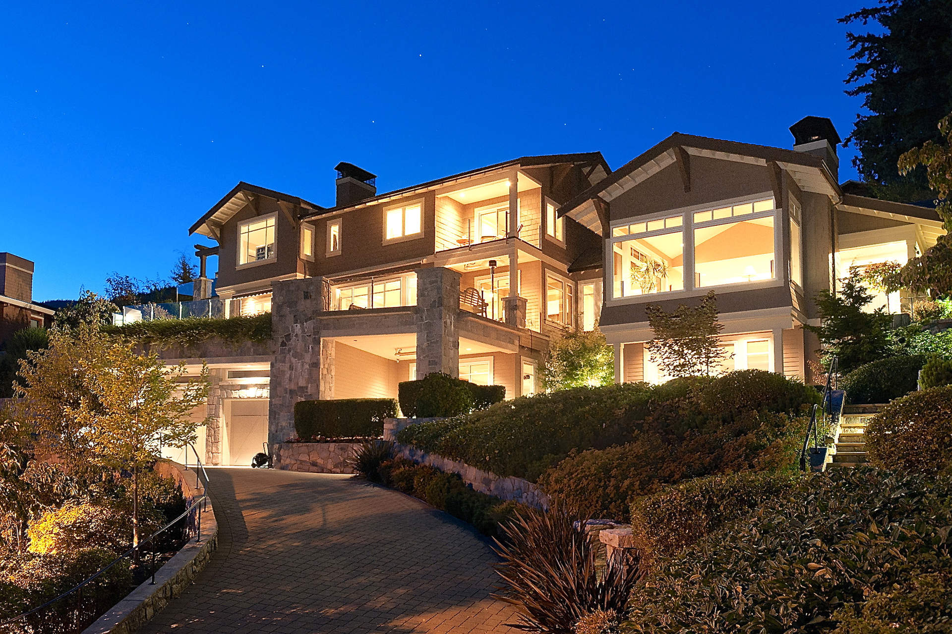 Spectacular Custom Family Home with Stunning Oceanviews!