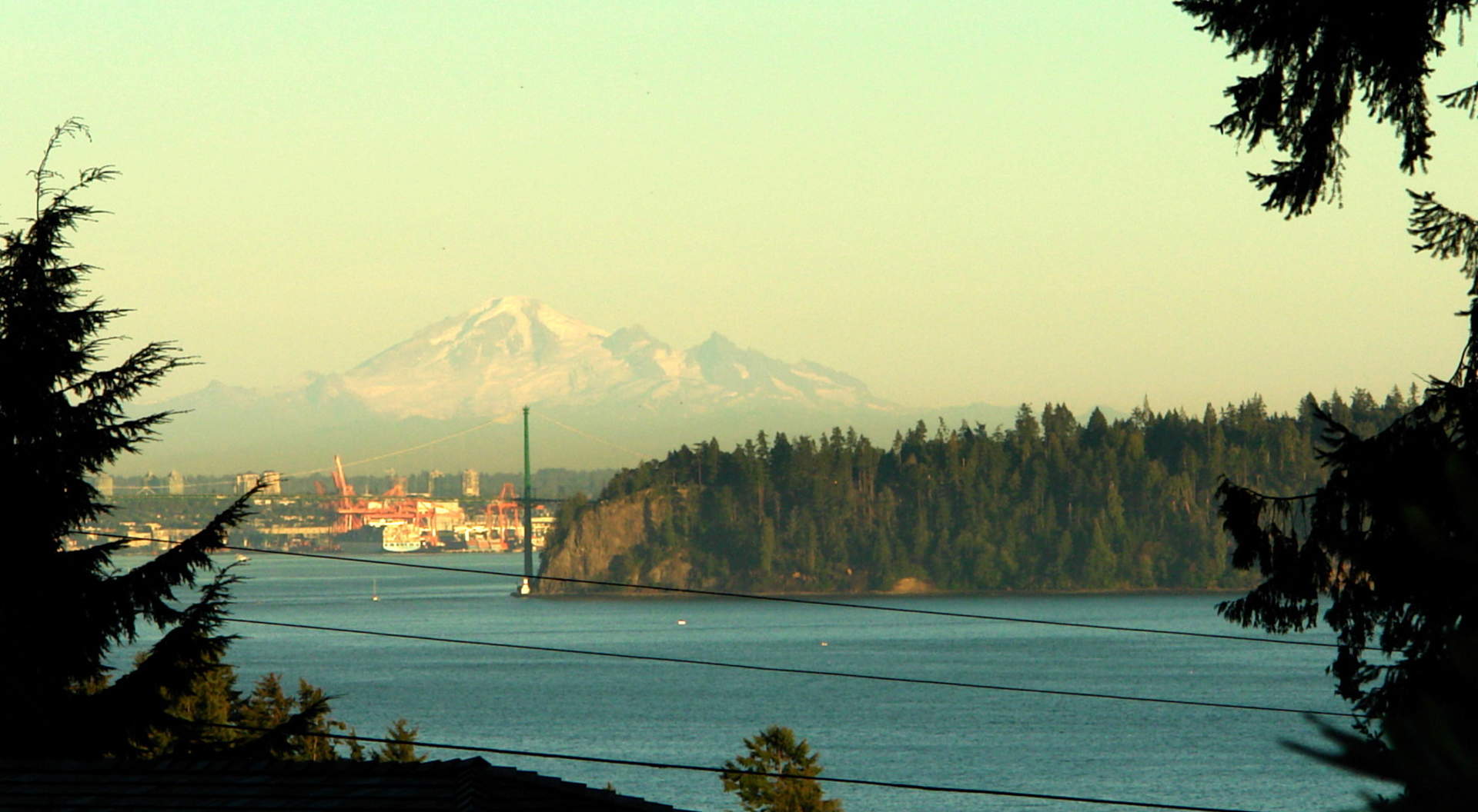 Vistas a Mount Baker, Stanley Park, y puerto interior de Vancouver