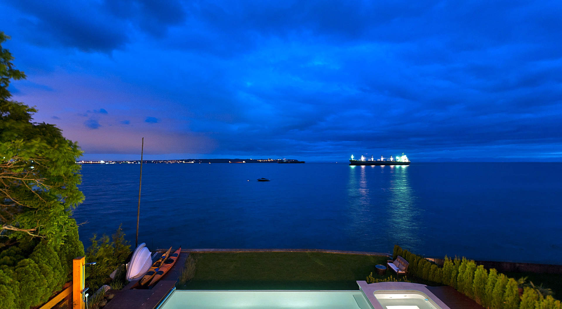 Sparkling Outdoor Pool & Hot Tub Overlooking Views Beyond