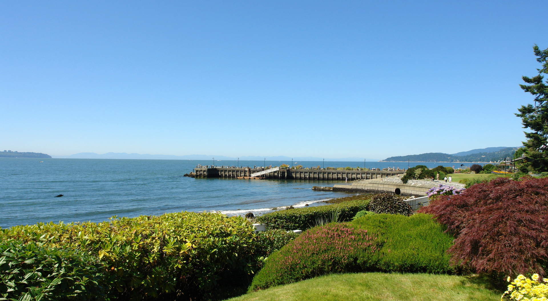 Minutes to the Dundarave Pier