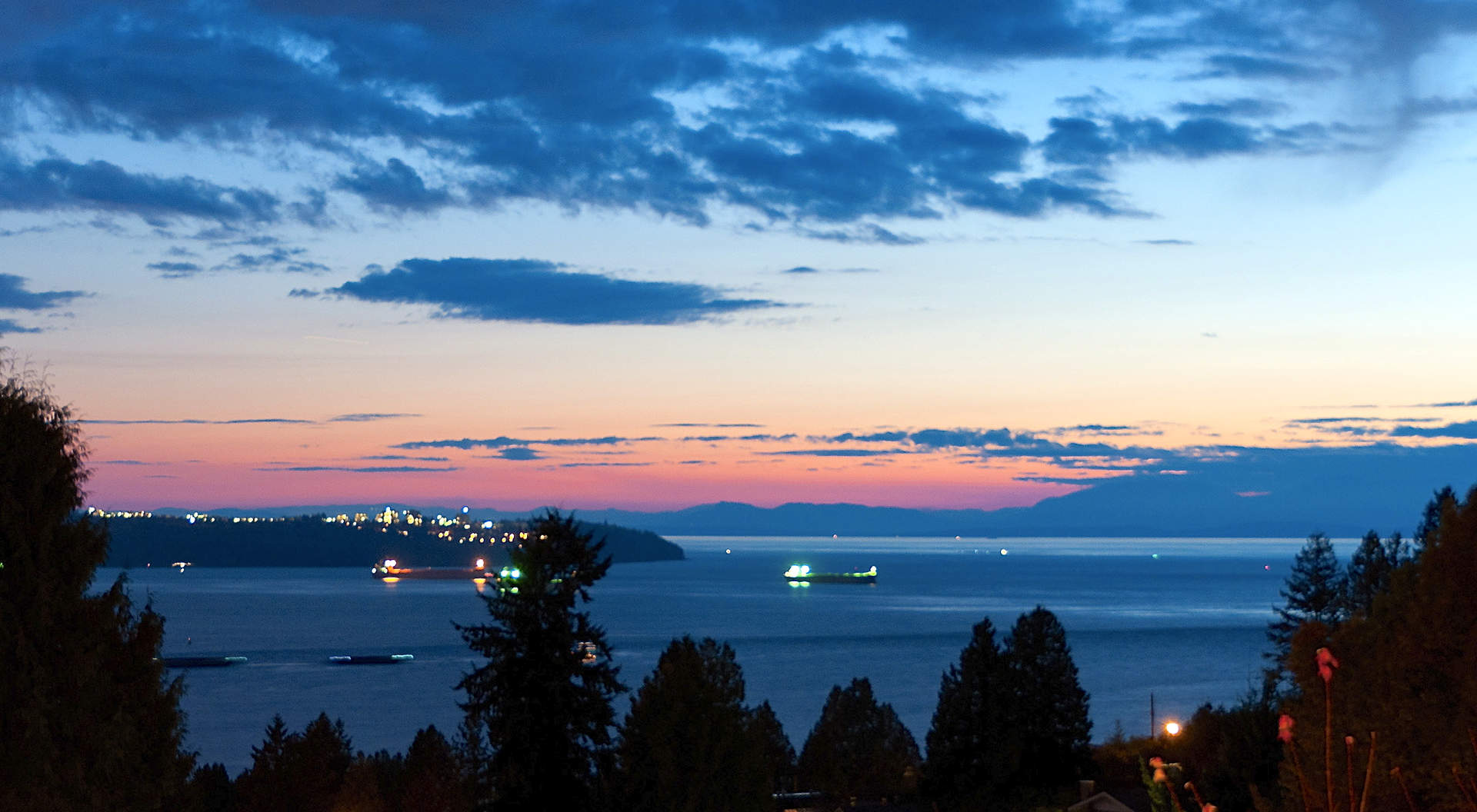 2476 Queens Avenue - Viviendas y Bienes Raíces en West Vancouver - BC