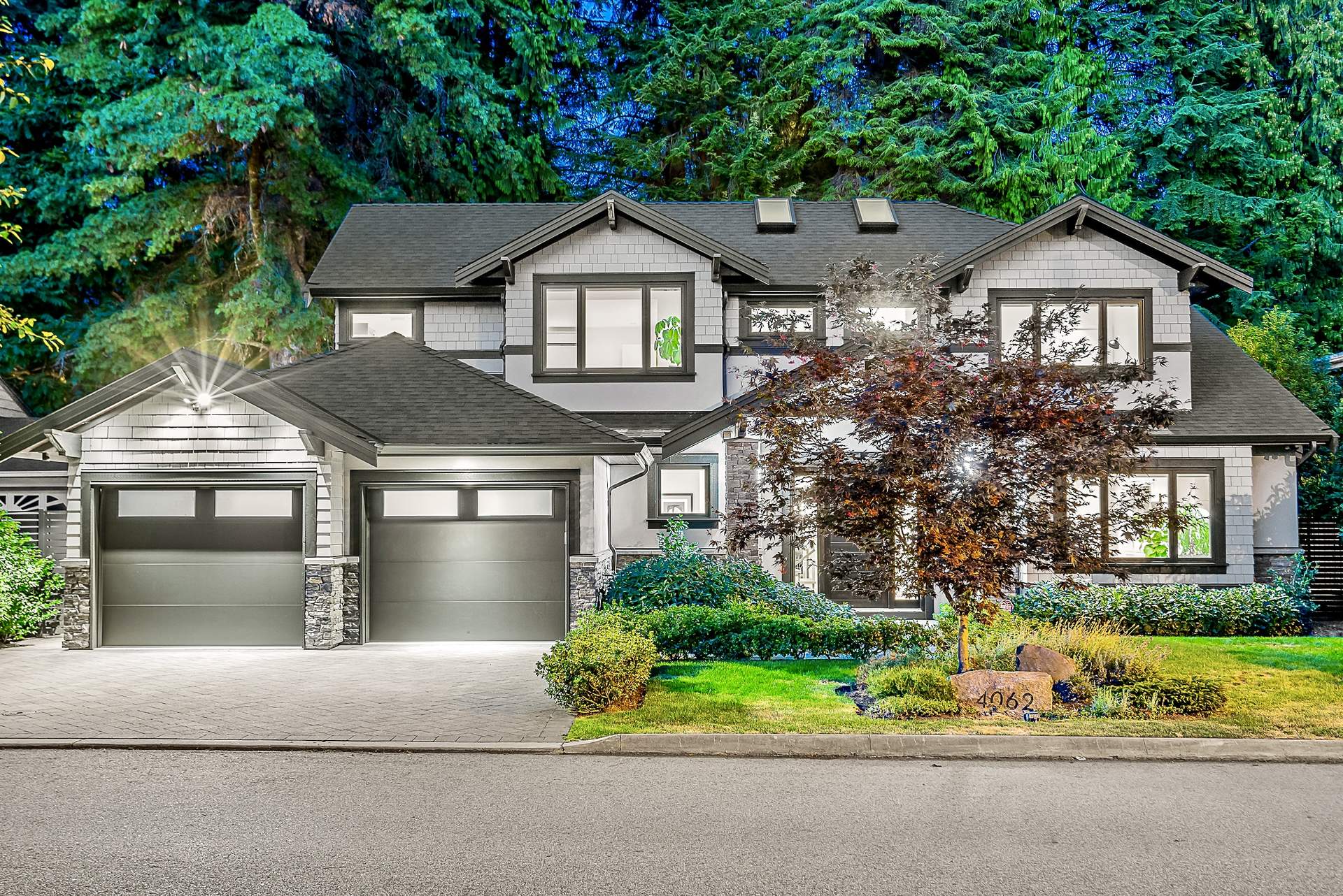 A GORGEOUS CUSTOM CONTEMPORARY WALKING DISTANCE TO EDGEMONT VILLAGE!