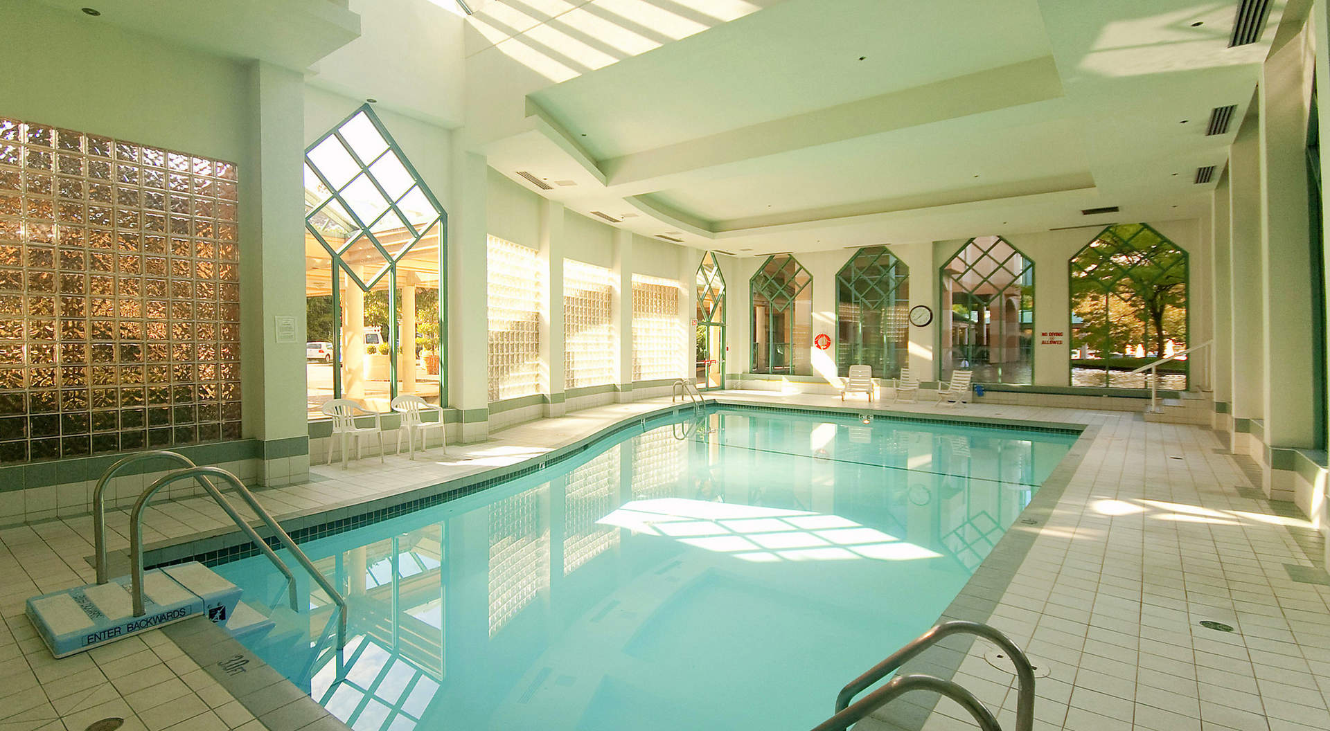 Piscina cubierta con gas