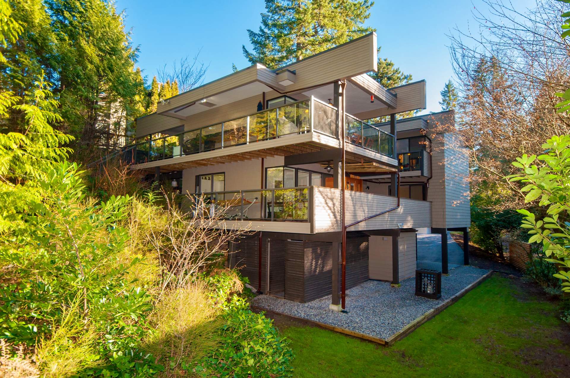 Spectacular Remodelled West Coast Contemporary in Blueridge!