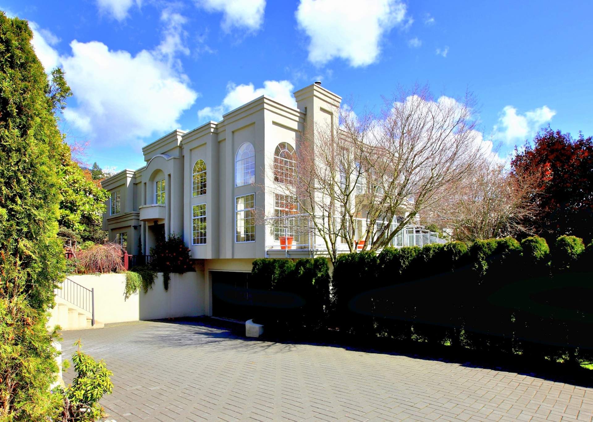 Gorgeous Remodeled Family Home in Lower Dundarave