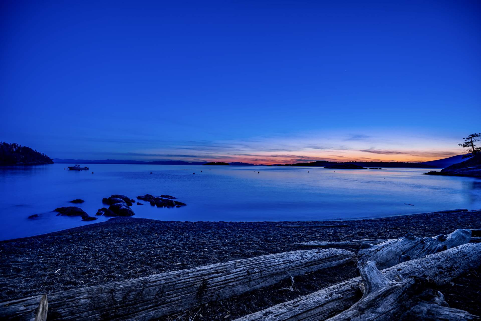 Spectacular Waterfront Estate on Bowen Island!