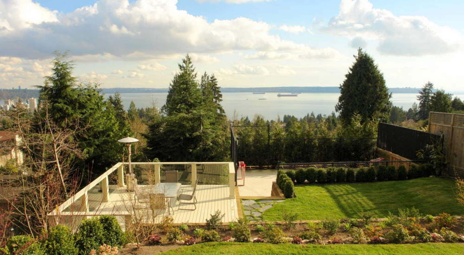 Backyard, Sports Court & Oceanviews All South Facing