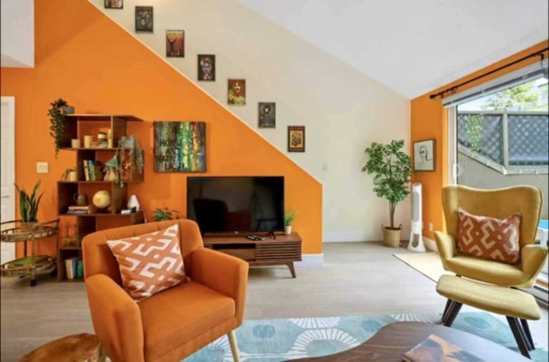 Fashionable and funky 70’s vibe south-facing loft Penthouse