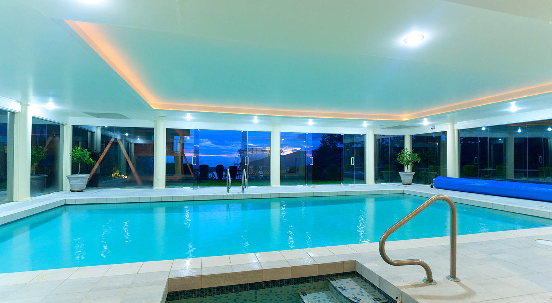 Gorgeous Indoor Pool & Spa