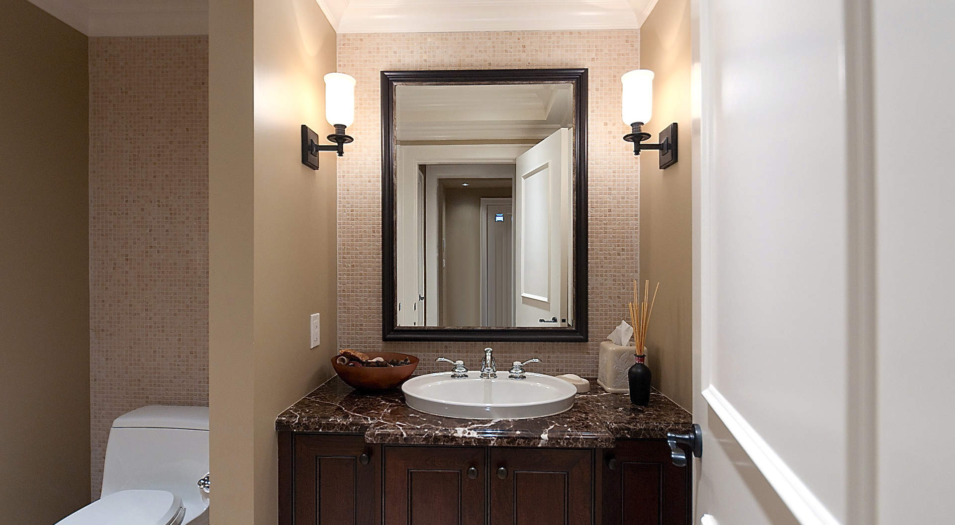 Elegante Powder Room