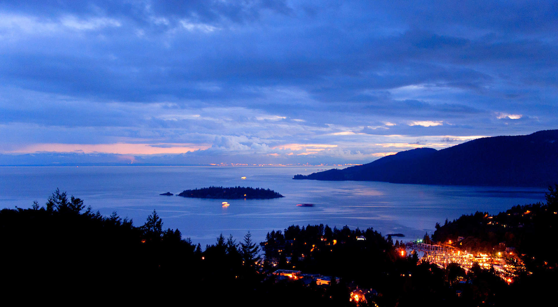 Gorgeous South Westerly Ocean & Island Views