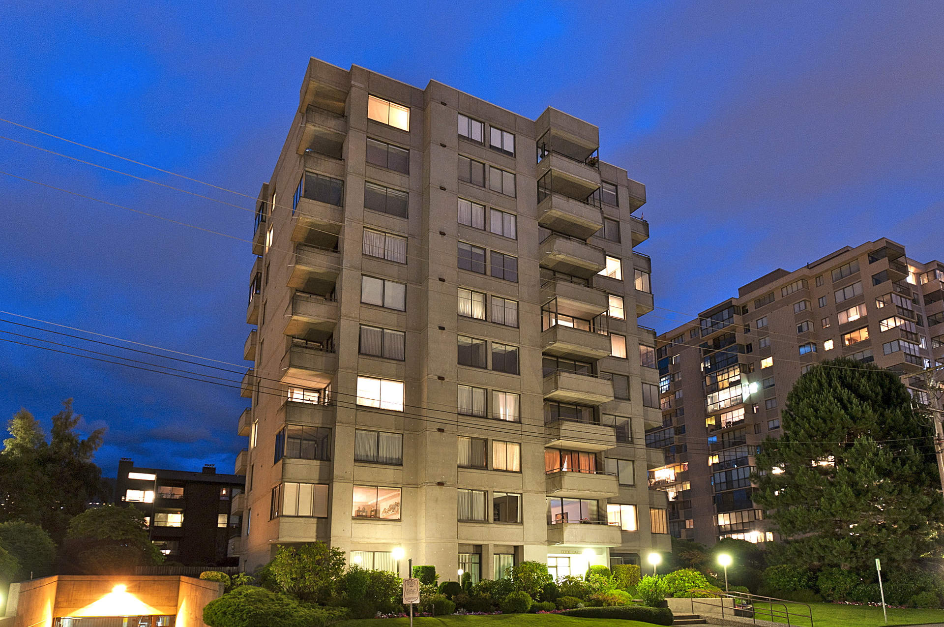 Beautifully Remodeled 2 Bedroom Suite with Oceanviews!
