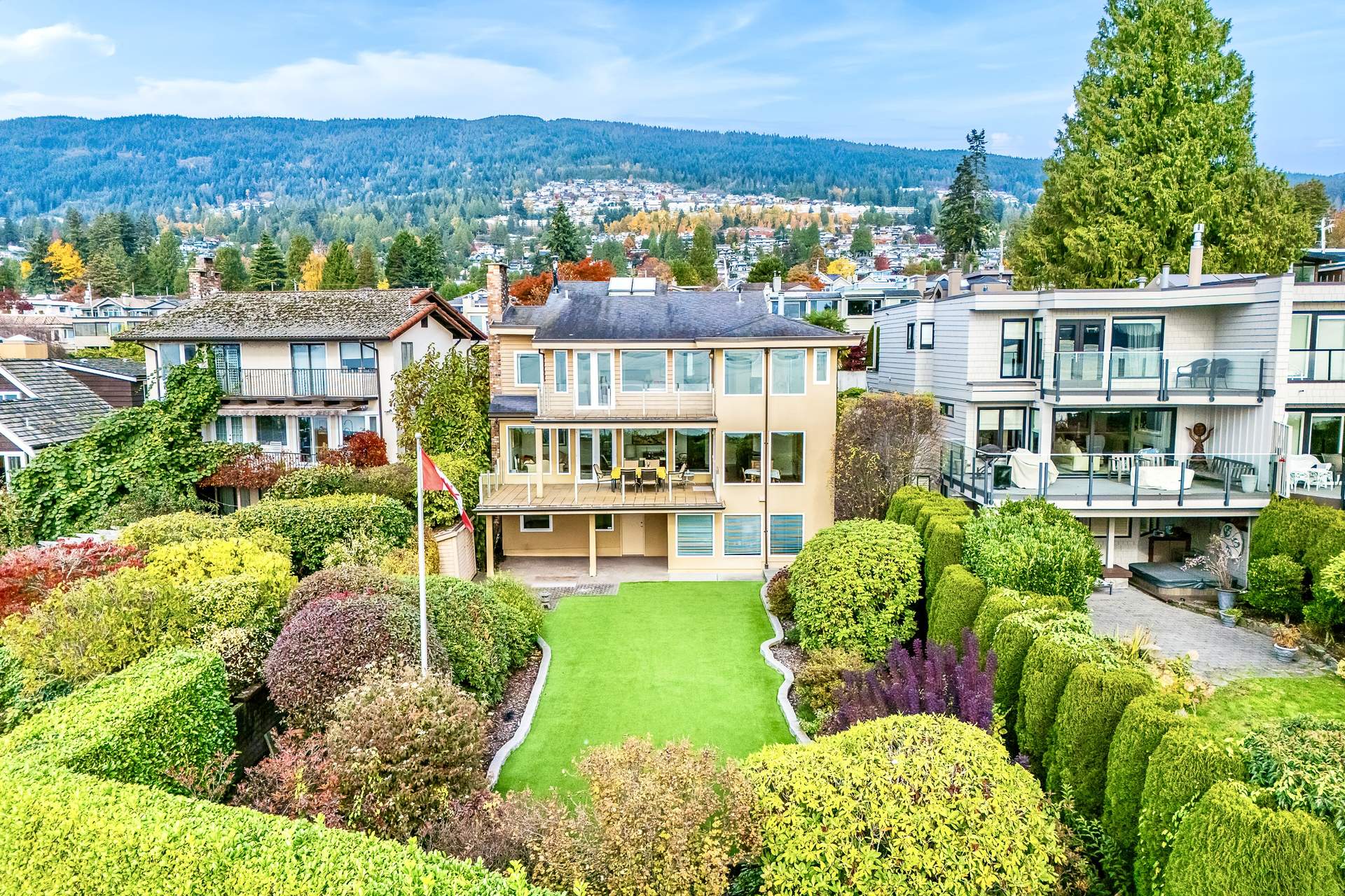 ** OPEN HOUSE | THURSDAY NOVEMBER 27 | 10A-12P ** Waterfront Villa on the West Vancouver Seawall