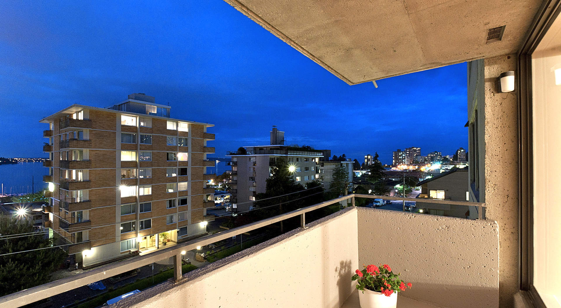 Beautiful Outdoor Balcony Overlooking Views