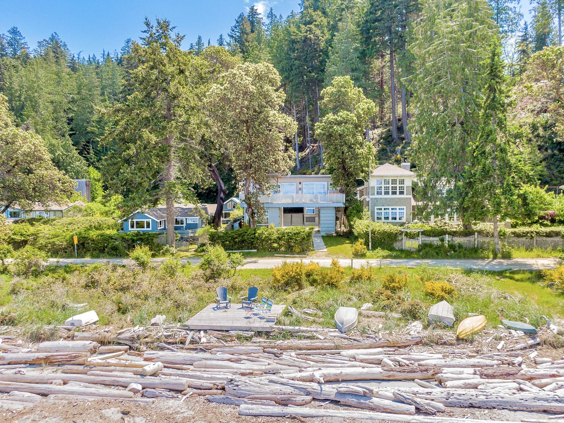 Contemporary West Coast Waterfront Retreat on Savary Island 