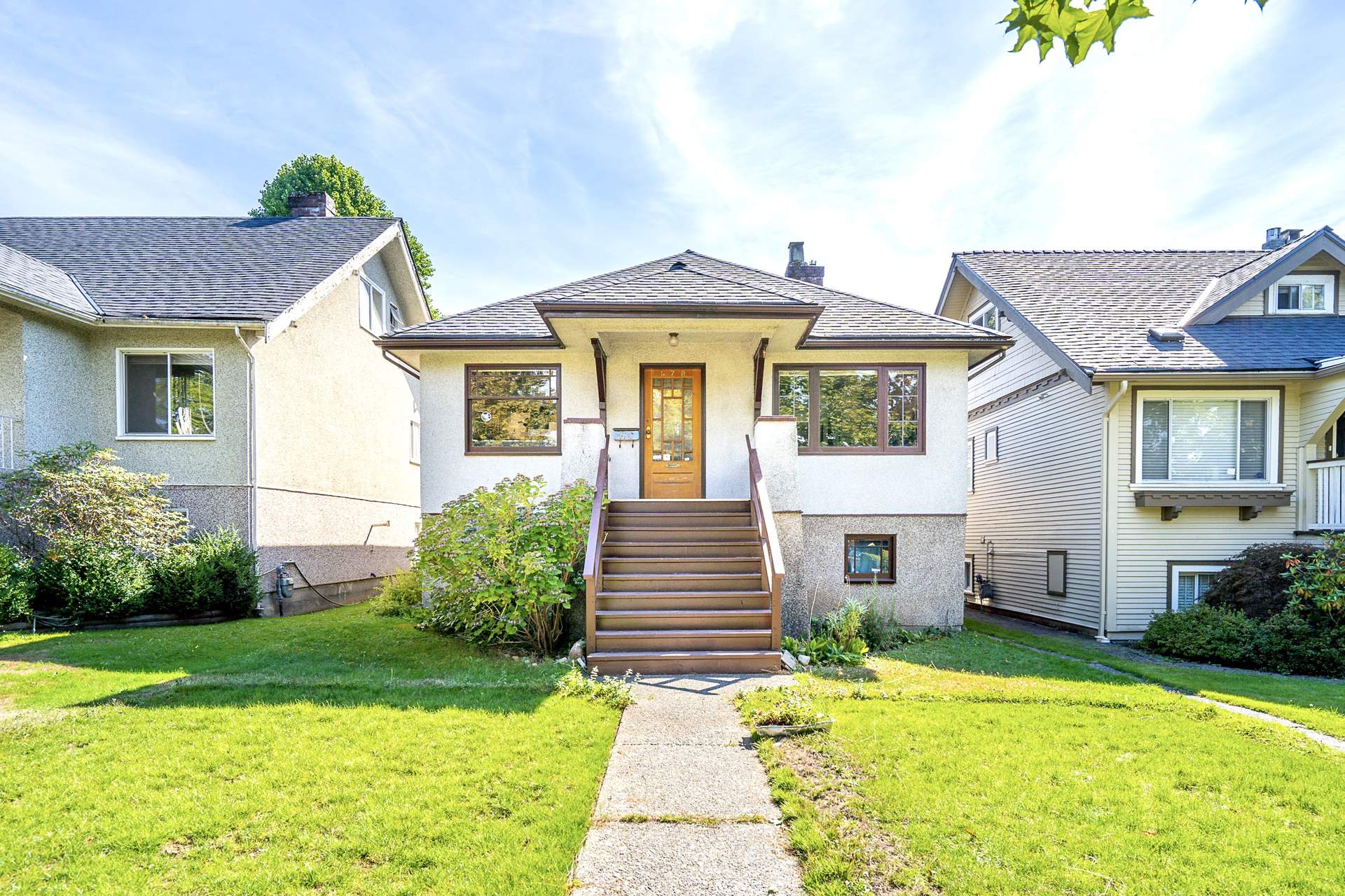 Golden Oldie South-facing home in Cambie Street Corridor neighbourhood!!